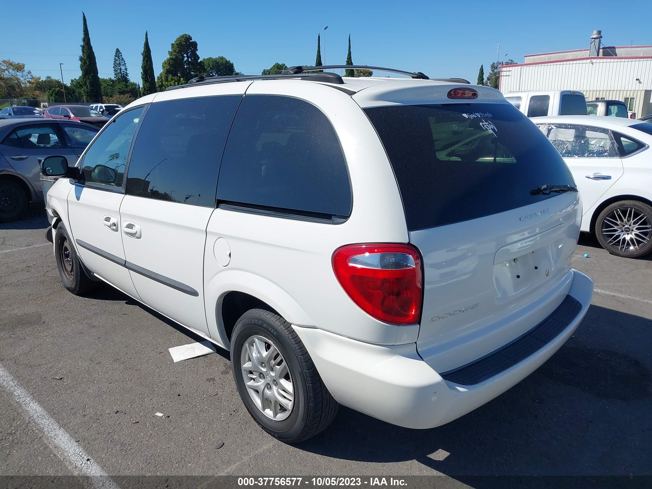 Photo 2 VIN: 1D4GP45383B122766 - DODGE CARAVAN 