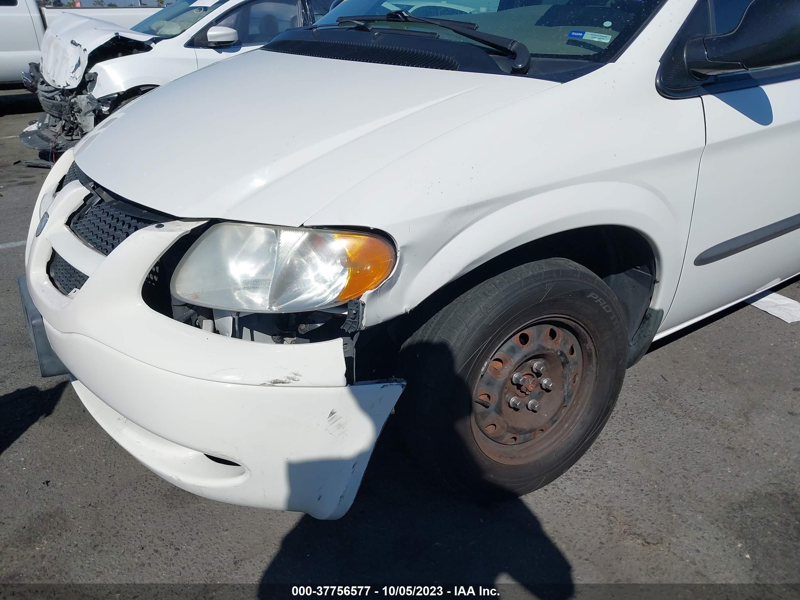 Photo 5 VIN: 1D4GP45383B122766 - DODGE CARAVAN 