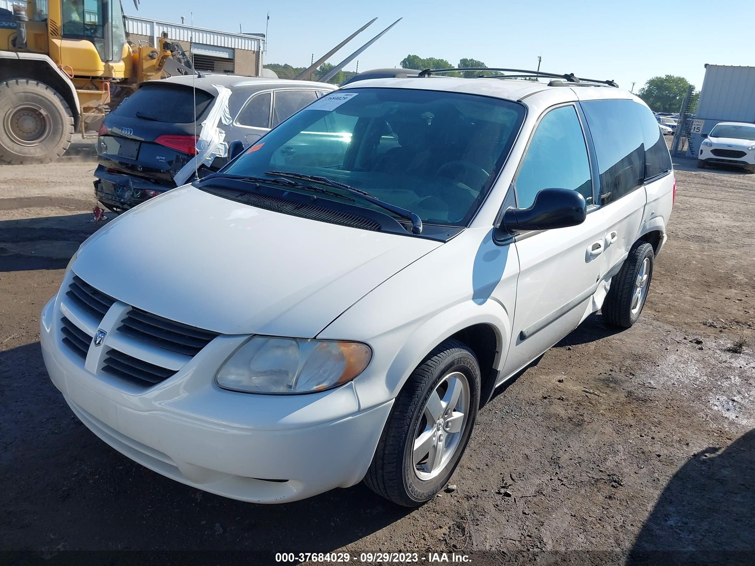 Photo 1 VIN: 1D4GP45R05B221153 - DODGE CARAVAN 