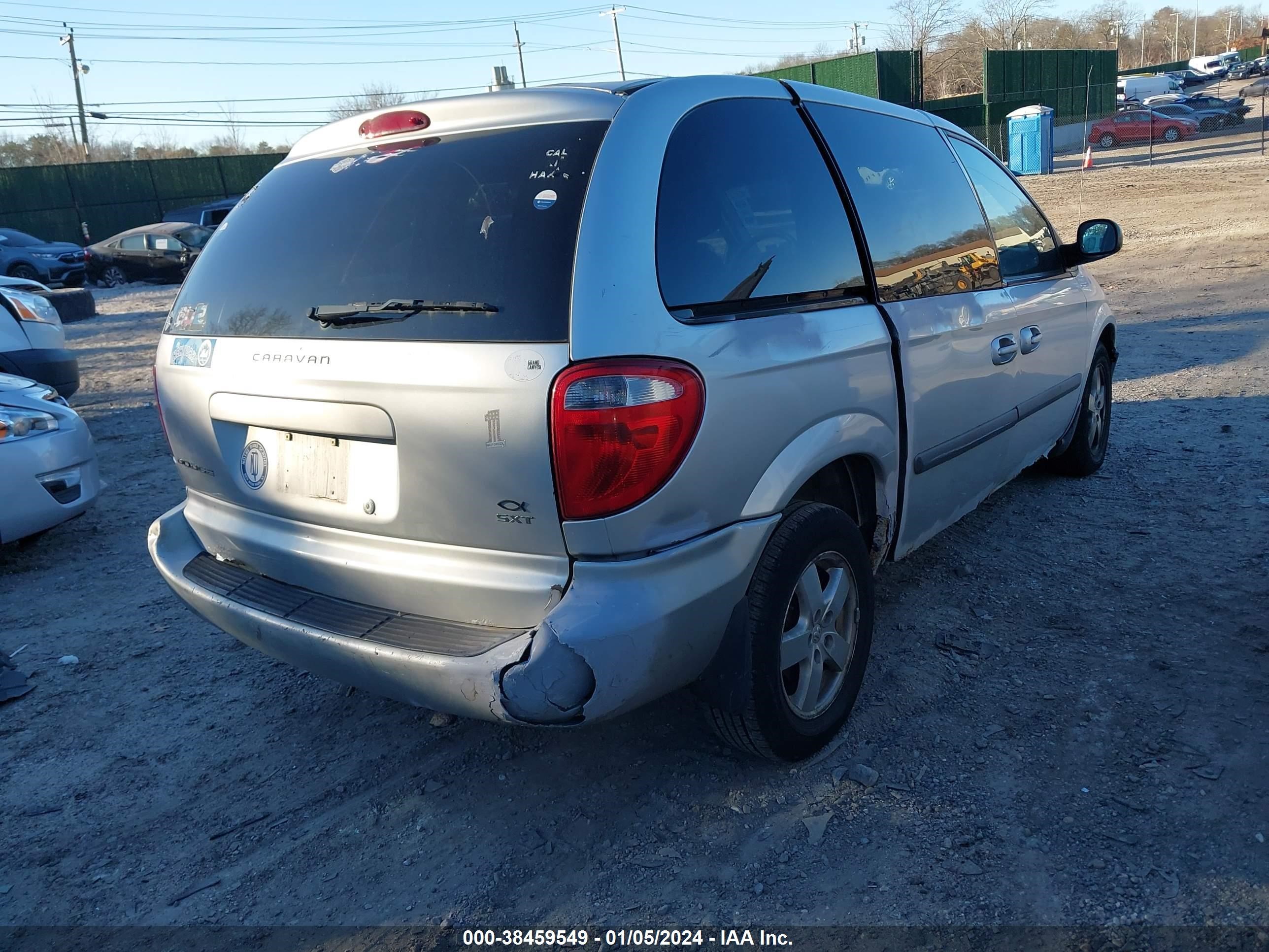 Photo 3 VIN: 1D4GP45R35B433237 - DODGE CARAVAN 