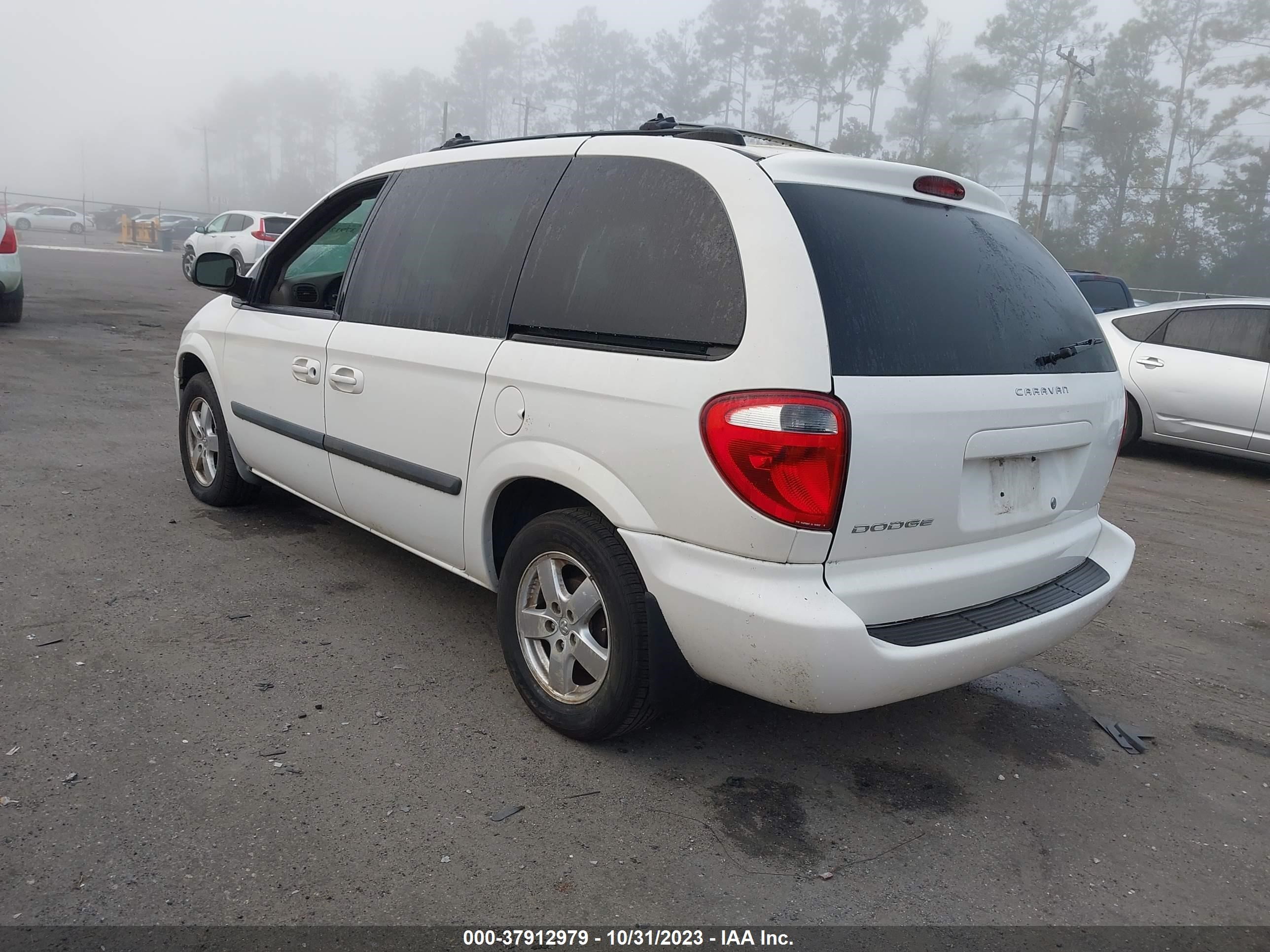 Photo 2 VIN: 1D4GP45R45B111190 - DODGE CARAVAN 