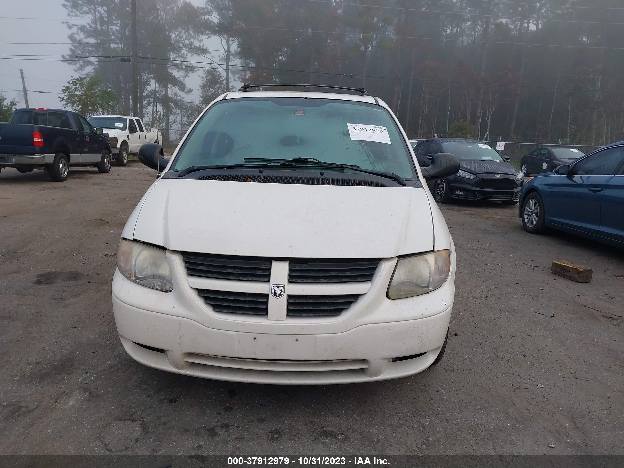 Photo 5 VIN: 1D4GP45R45B111190 - DODGE CARAVAN 