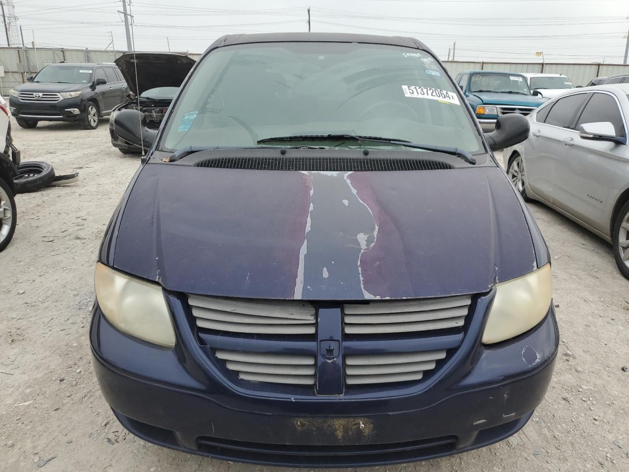 Photo 4 VIN: 1D4GP45R45B356507 - DODGE CARAVAN 