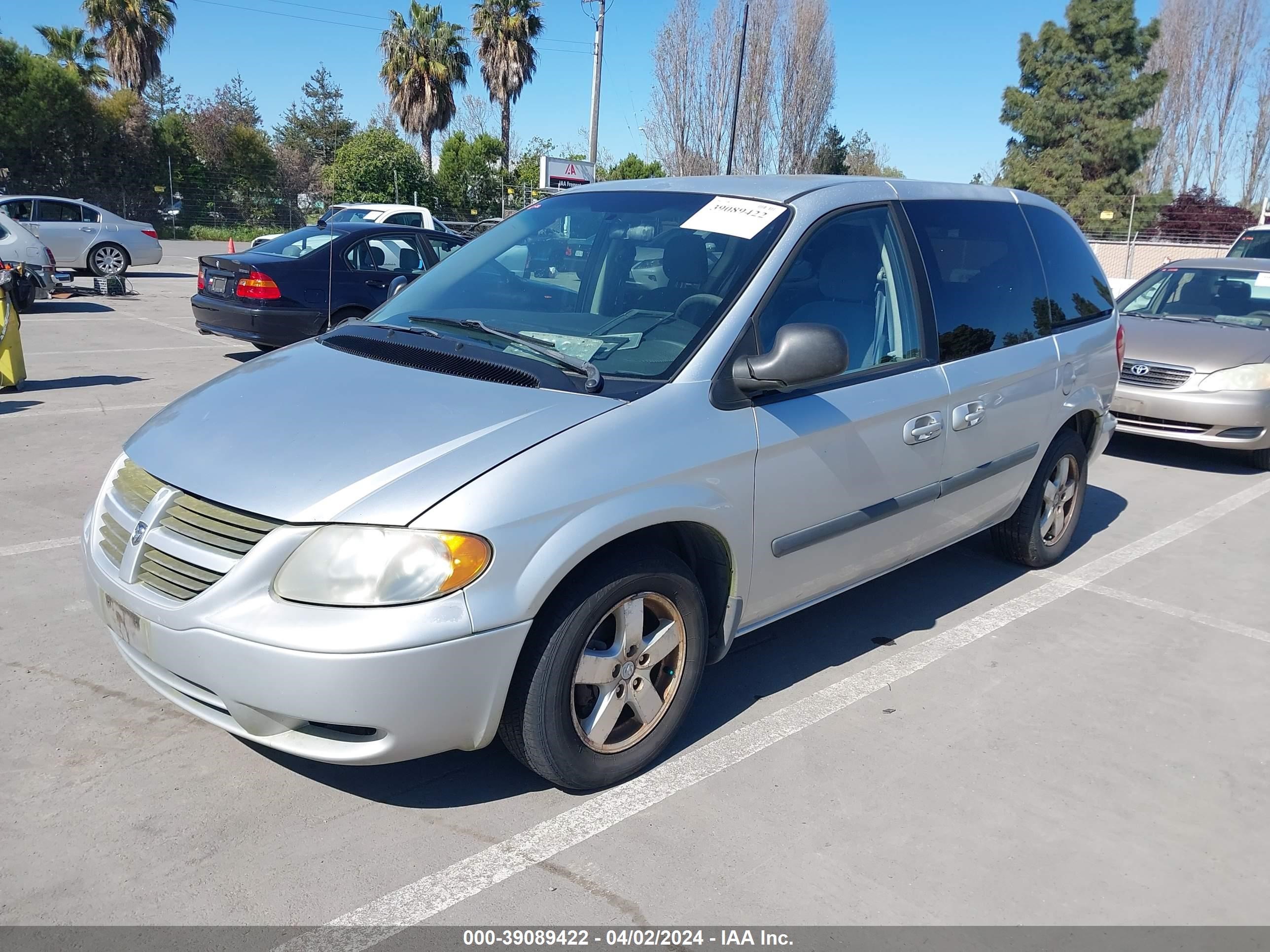 Photo 1 VIN: 1D4GP45R56B574182 - DODGE CARAVAN 