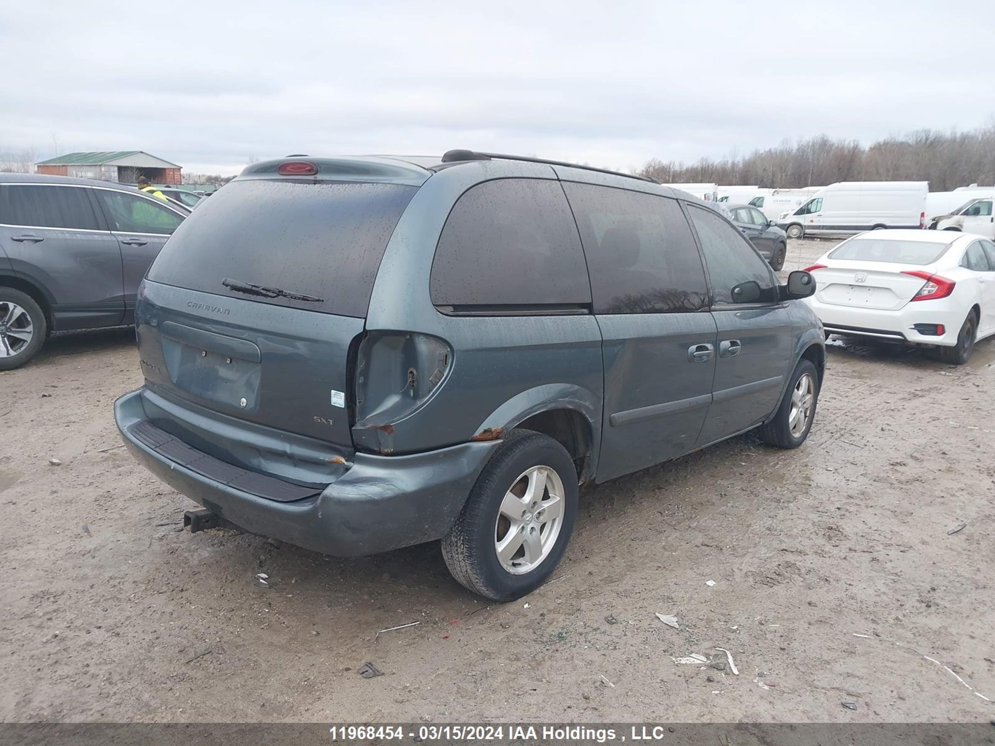 Photo 3 VIN: 1D4GP45R76B520396 - DODGE CARAVAN 