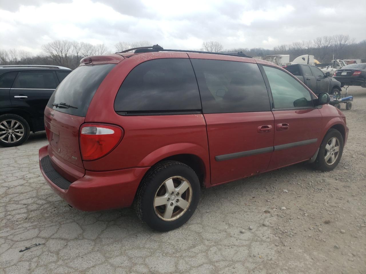 Photo 2 VIN: 1D4GP45R85B312204 - DODGE CARAVAN 