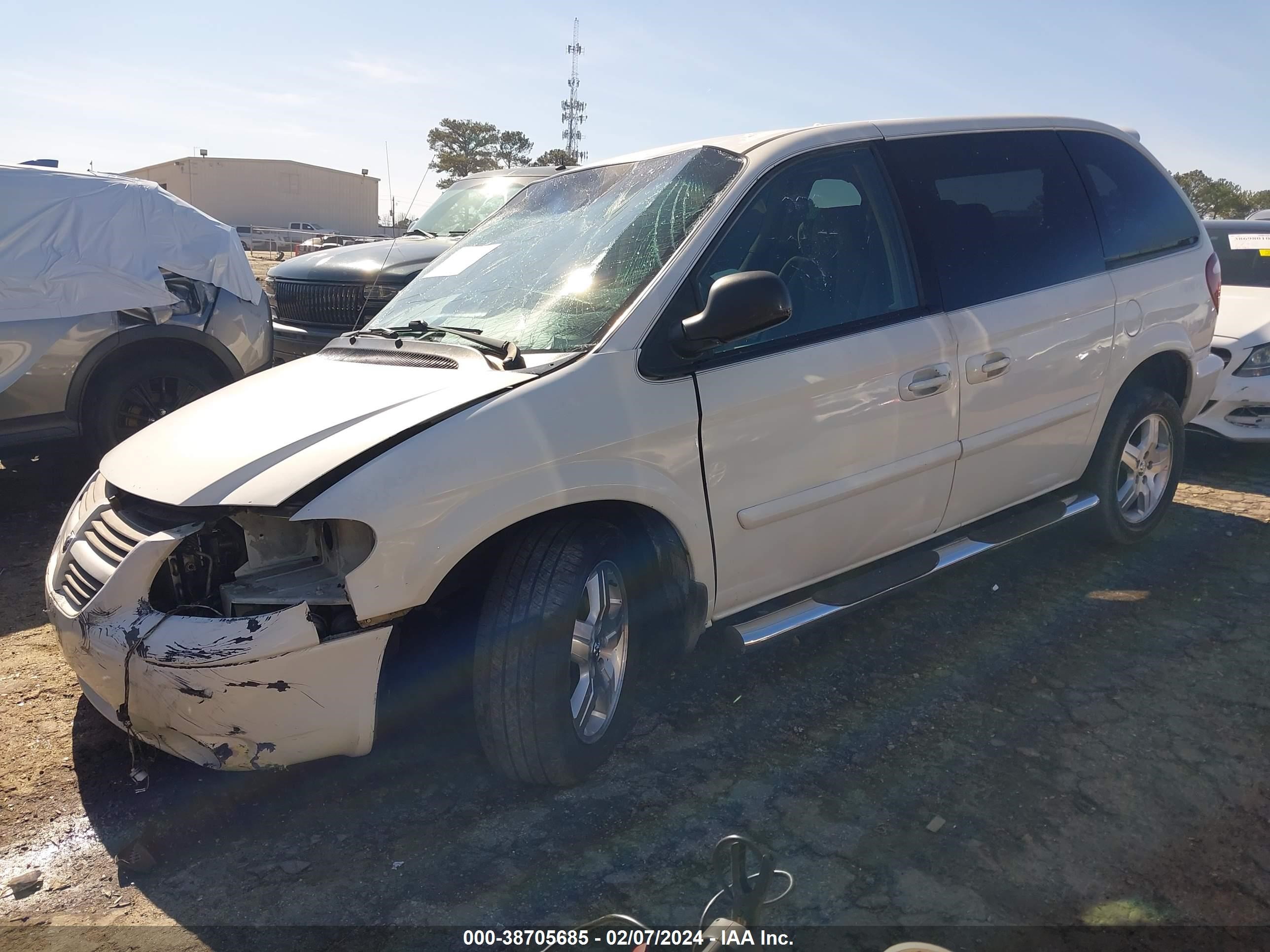 Photo 1 VIN: 1D4GP45R95B305620 - DODGE CARAVAN 