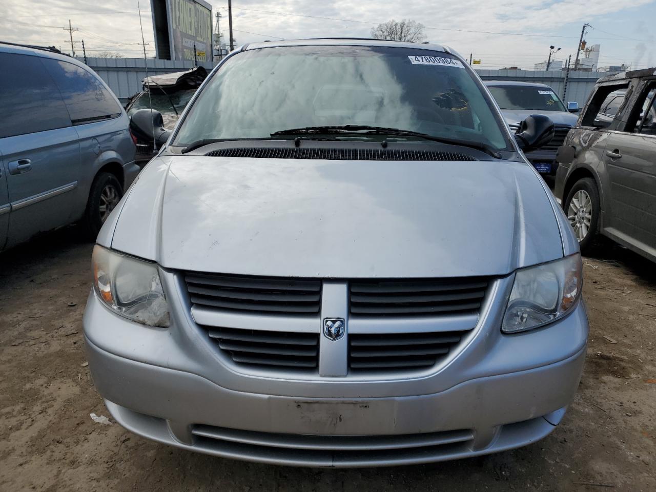 Photo 4 VIN: 1D4GP45RX7B175687 - DODGE CARAVAN 