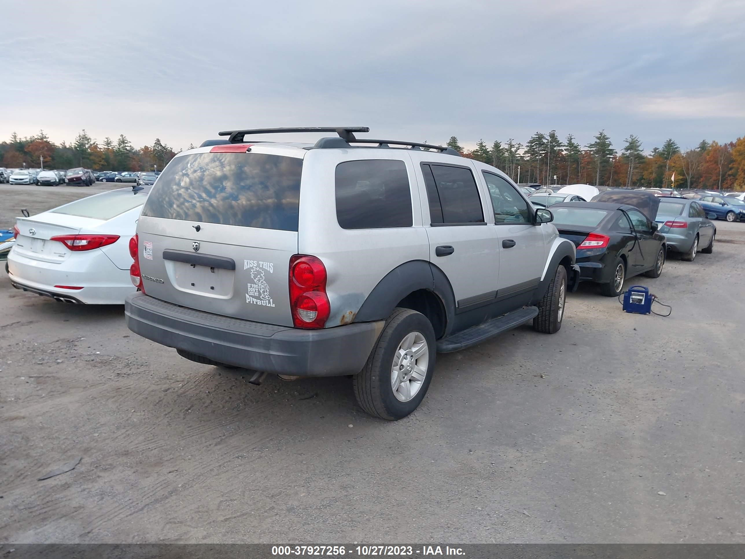 Photo 3 VIN: 1D4HB38N75F554075 - DODGE DURANGO 