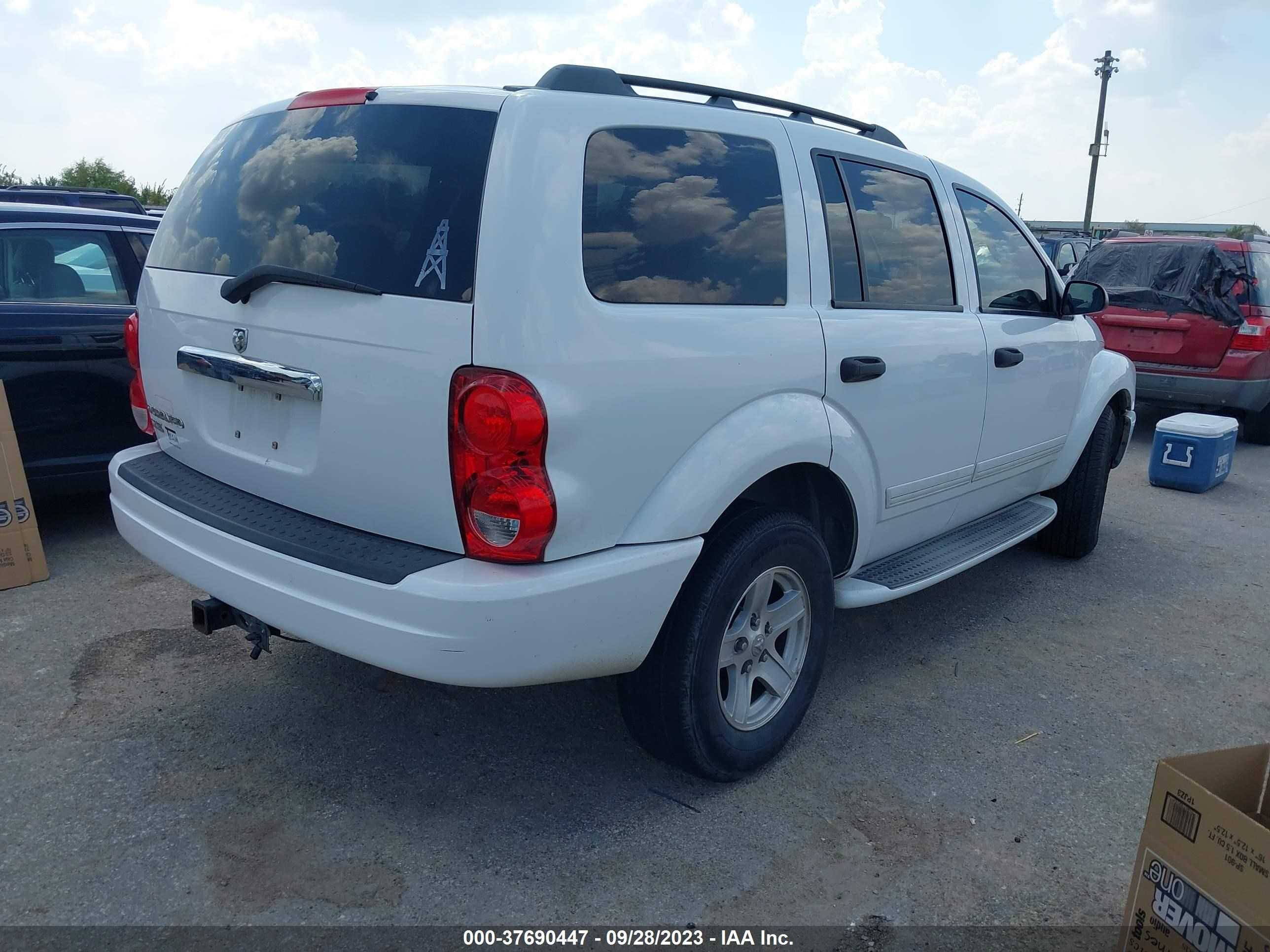 Photo 3 VIN: 1D4HD48N95F528979 - DODGE DURANGO 