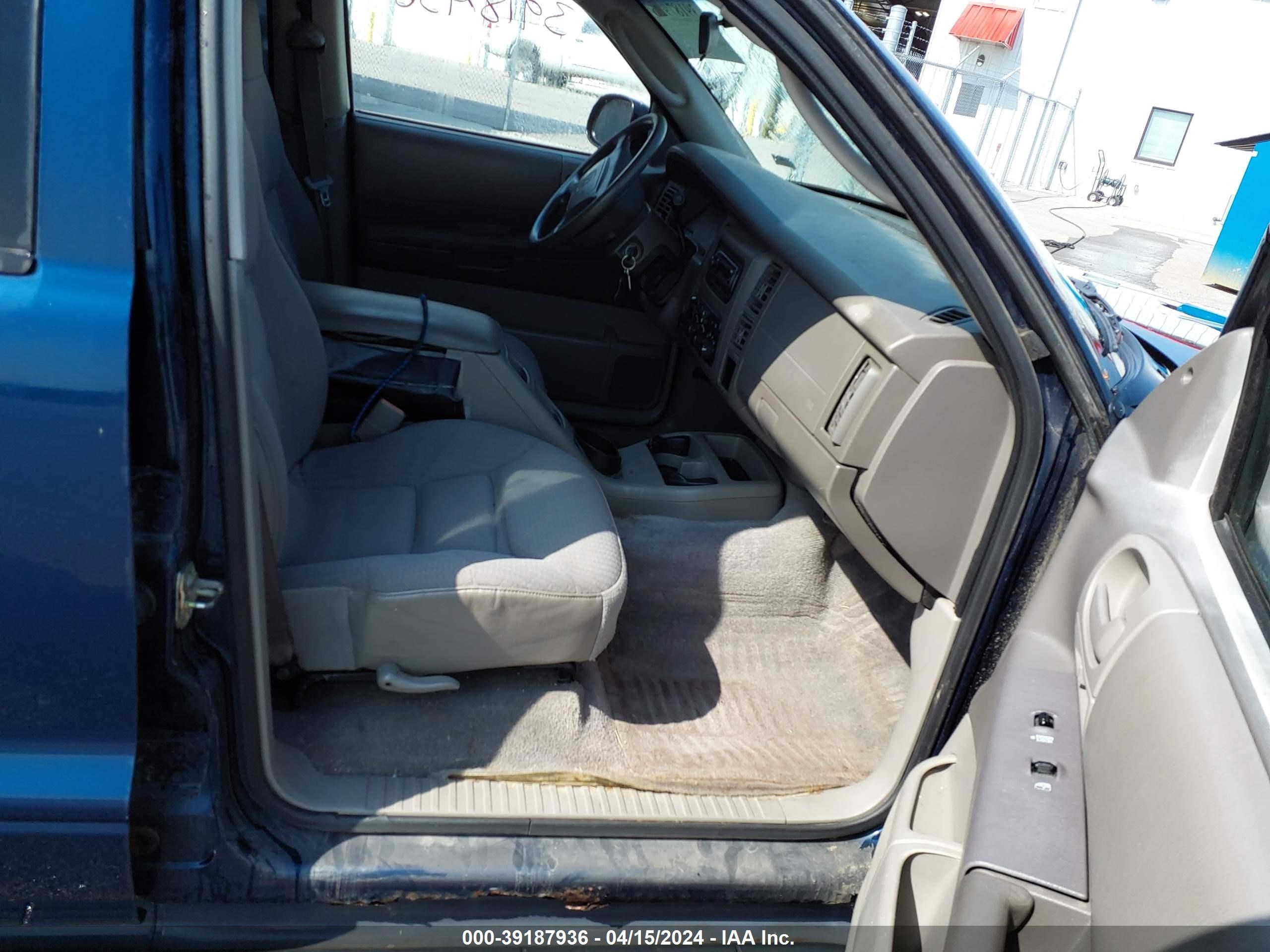 Photo 4 VIN: 1D4HS38N33F618013 - DODGE DURANGO 