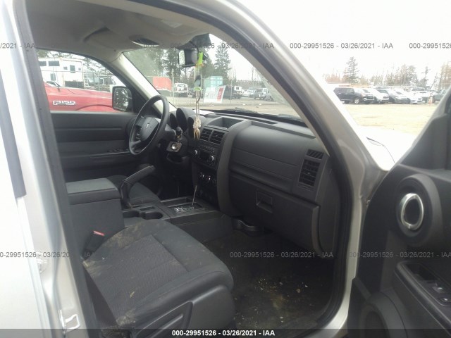 Photo 4 VIN: 1D4PT4GX0BW519844 - DODGE NITRO 