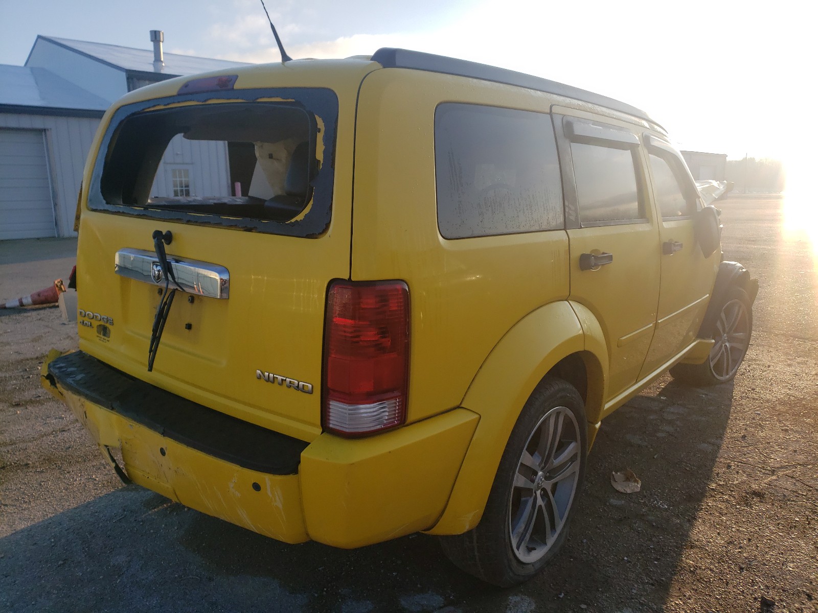 Photo 3 VIN: 1D4PT7GX8BW528065 - DODGE NITRO SHOC 