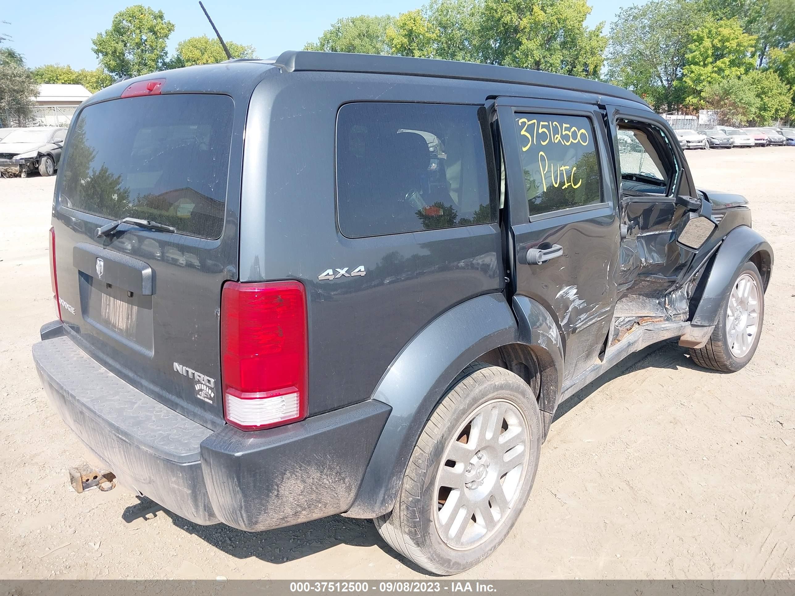 Photo 3 VIN: 1D4PU4GK7AW174988 - DODGE NITRO 