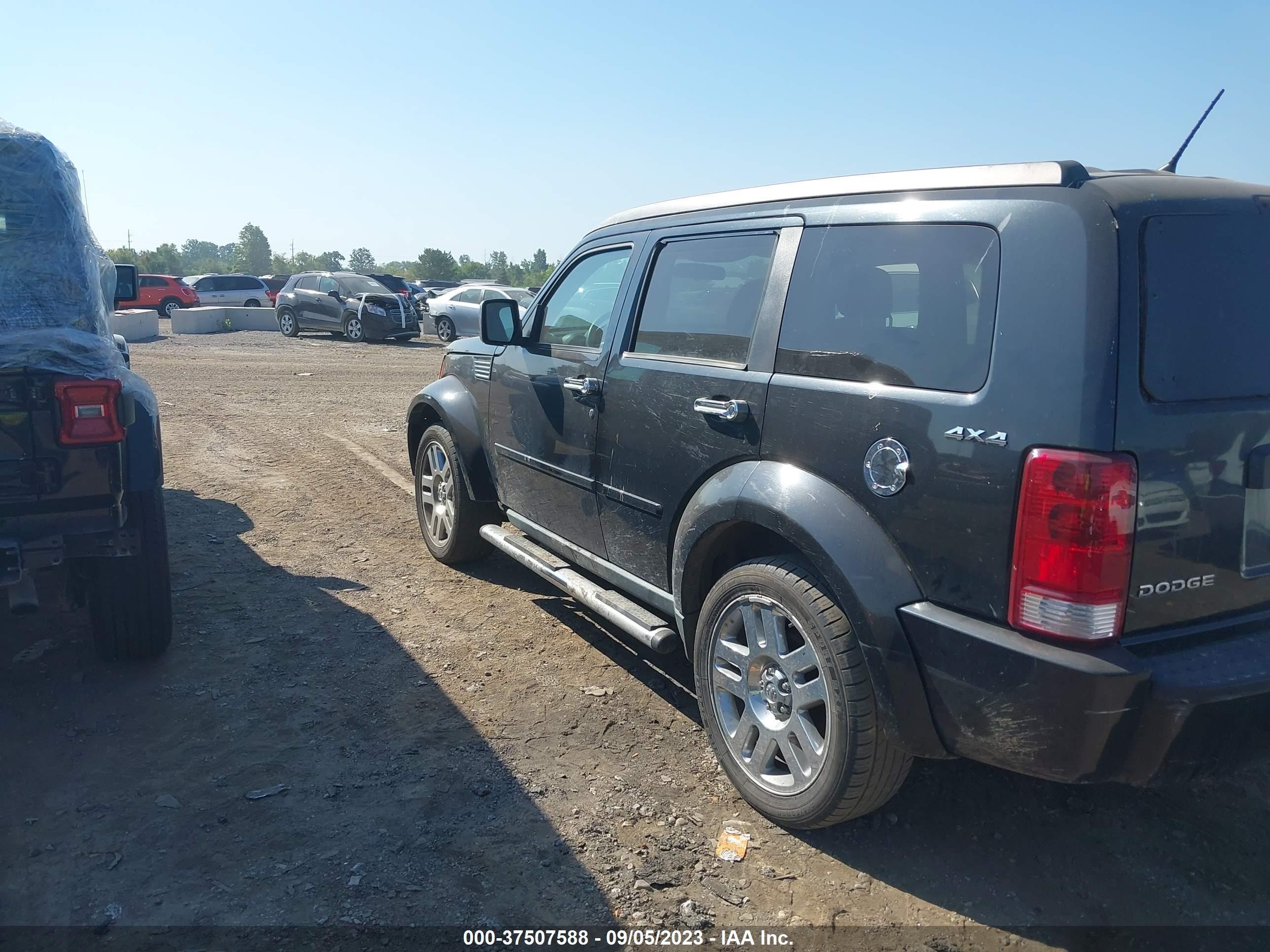 Photo 2 VIN: 1D4PU4GK8BW598164 - DODGE NITRO 