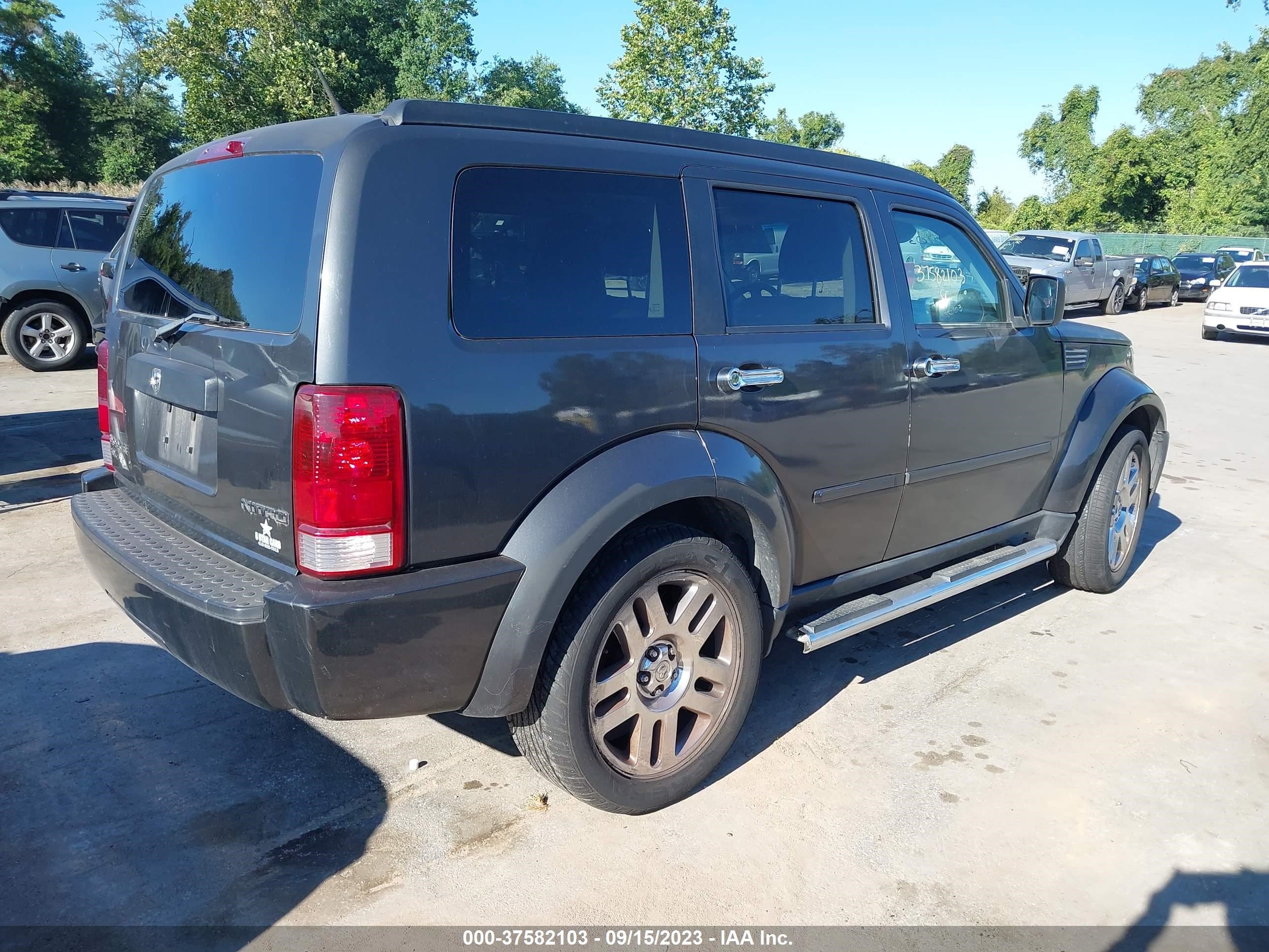 Photo 3 VIN: 1D4PU4GX4BW559860 - DODGE NITRO 