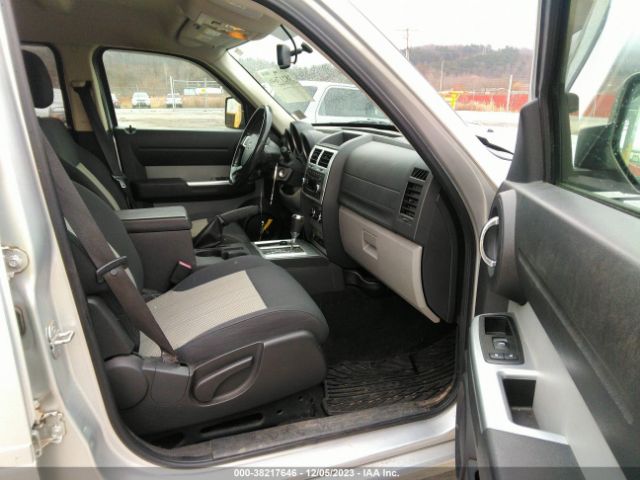 Photo 4 VIN: 1D4PU5GK4AW138679 - DODGE NITRO 