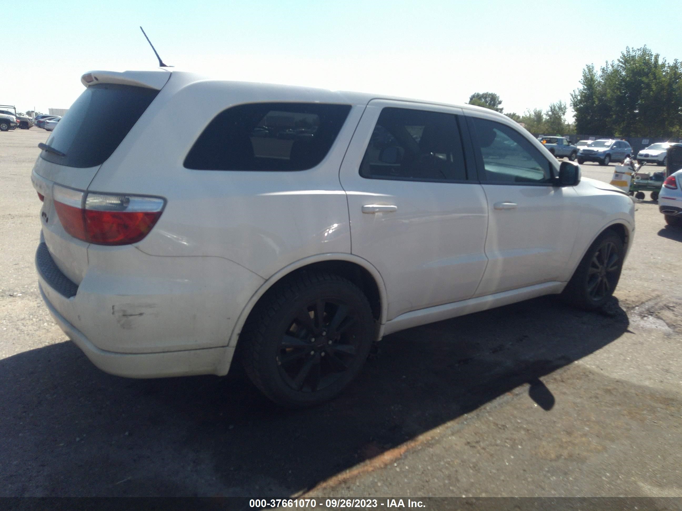 Photo 3 VIN: 1D4RE3GG4BC687436 - DODGE DURANGO 