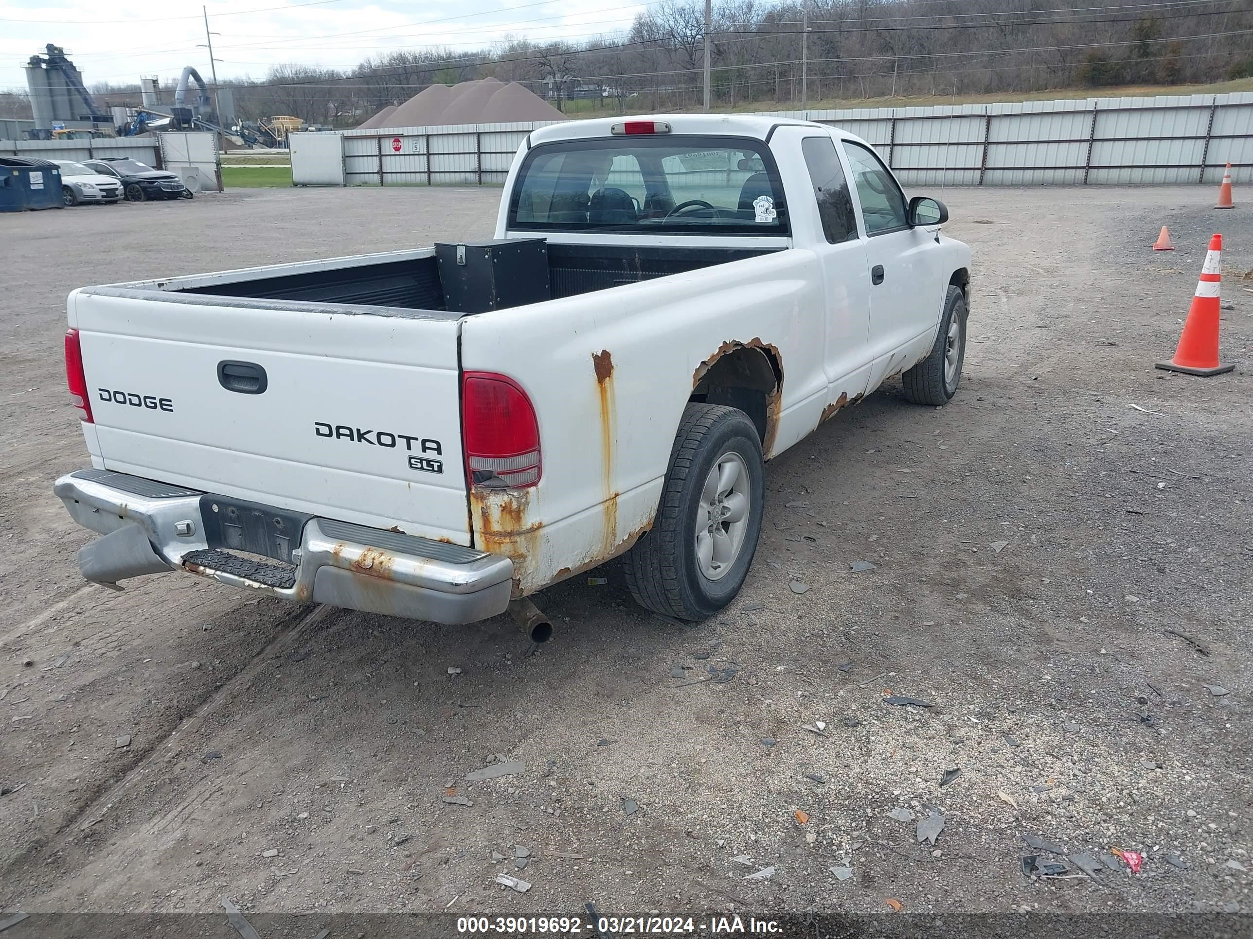 Photo 3 VIN: 1D7GL42KX4S634654 - DODGE DAKOTA 