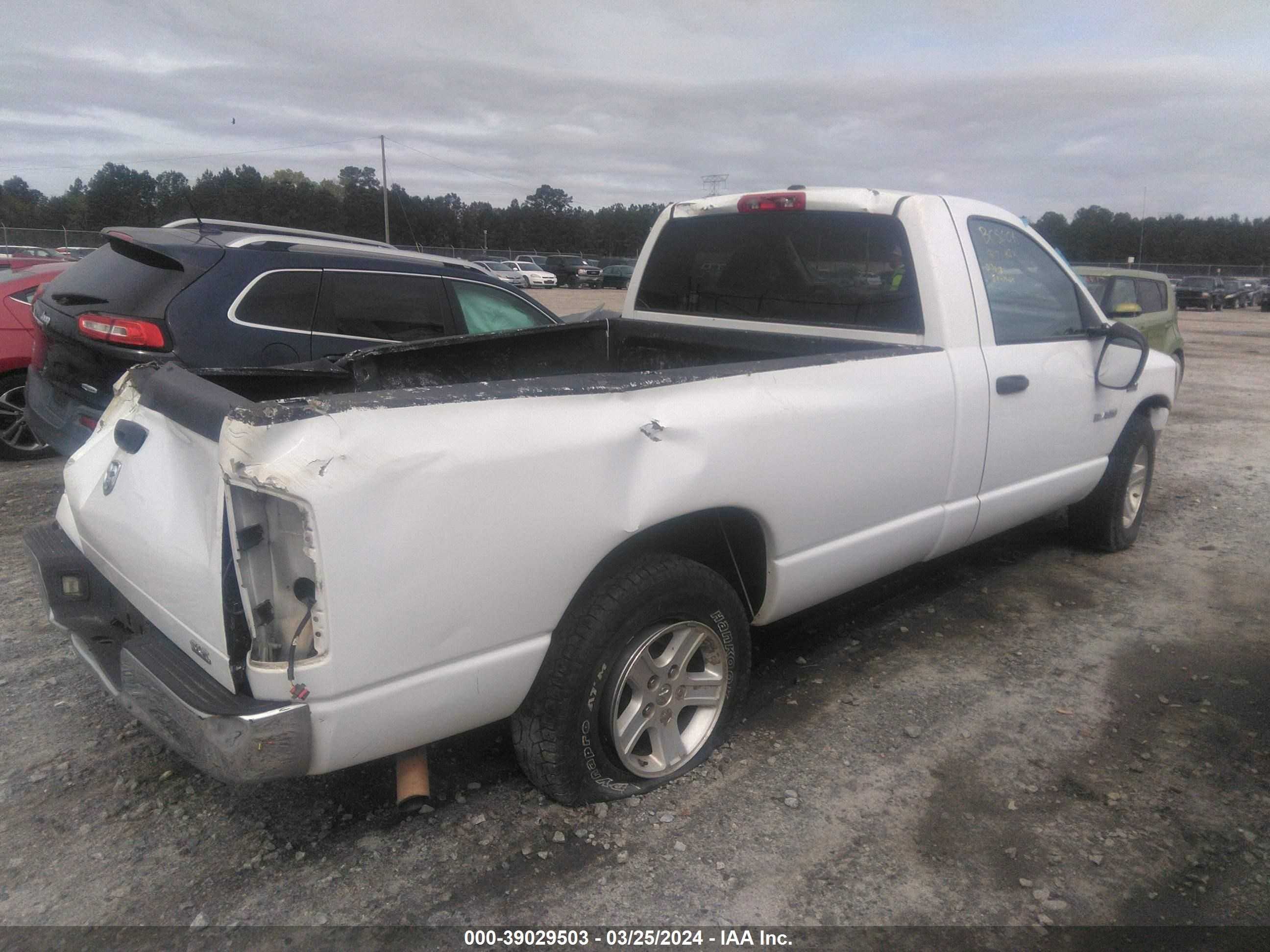 Photo 3 VIN: 1D7HA16218J119606 - DODGE RAM 