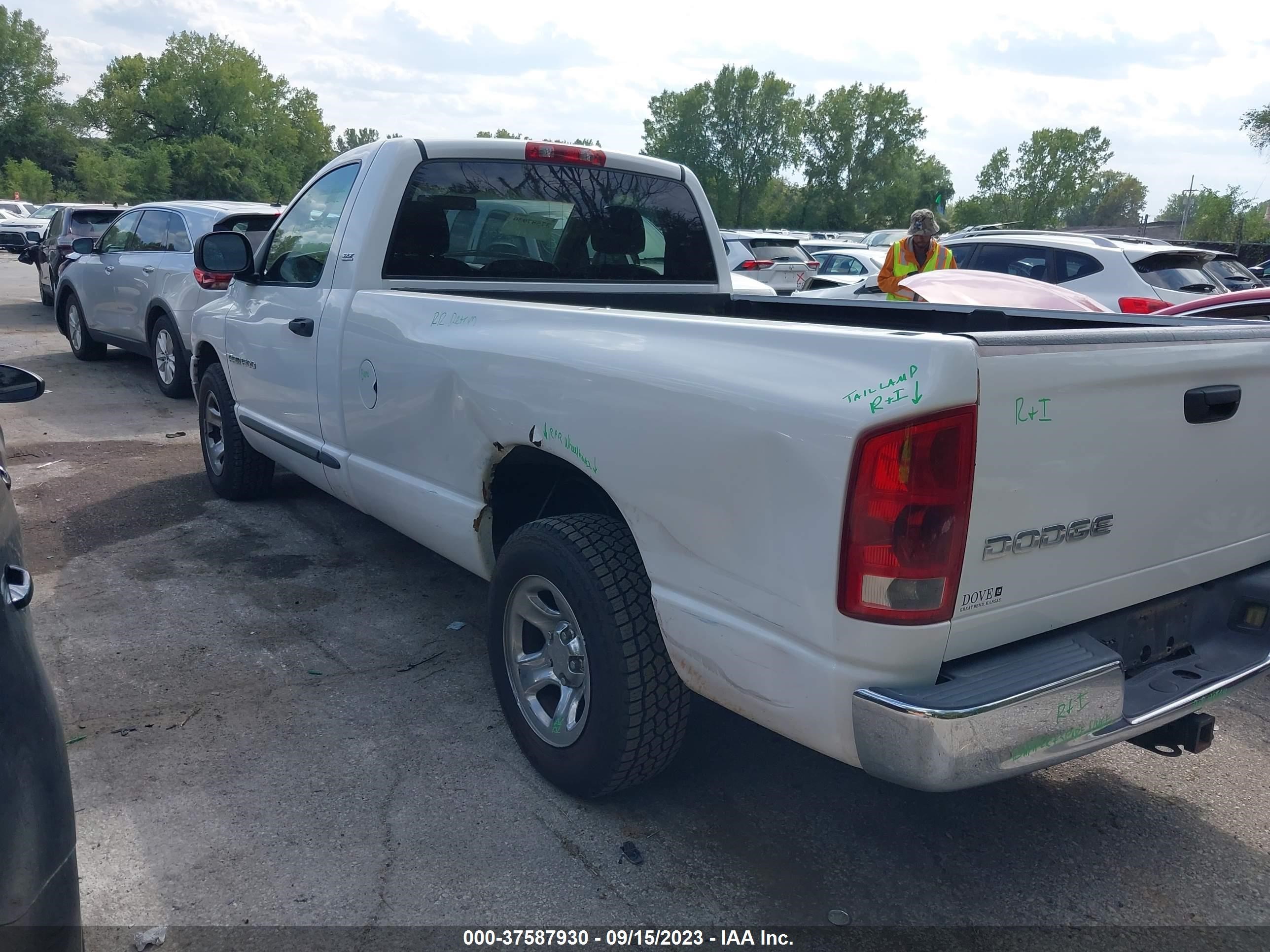 Photo 2 VIN: 1D7HA16N52J128374 - DODGE RAM 