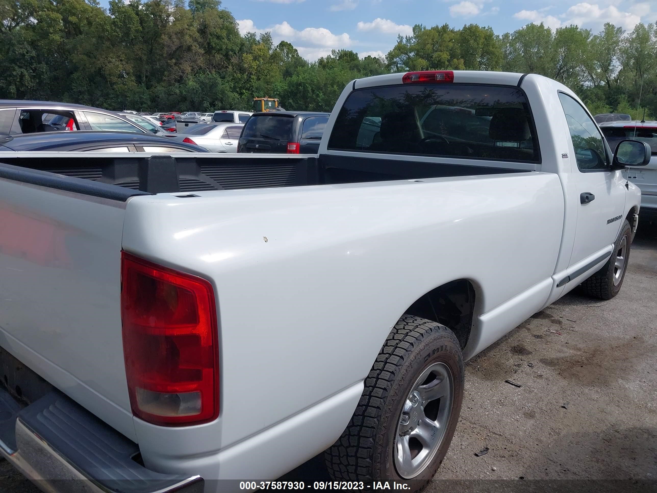 Photo 3 VIN: 1D7HA16N52J128374 - DODGE RAM 