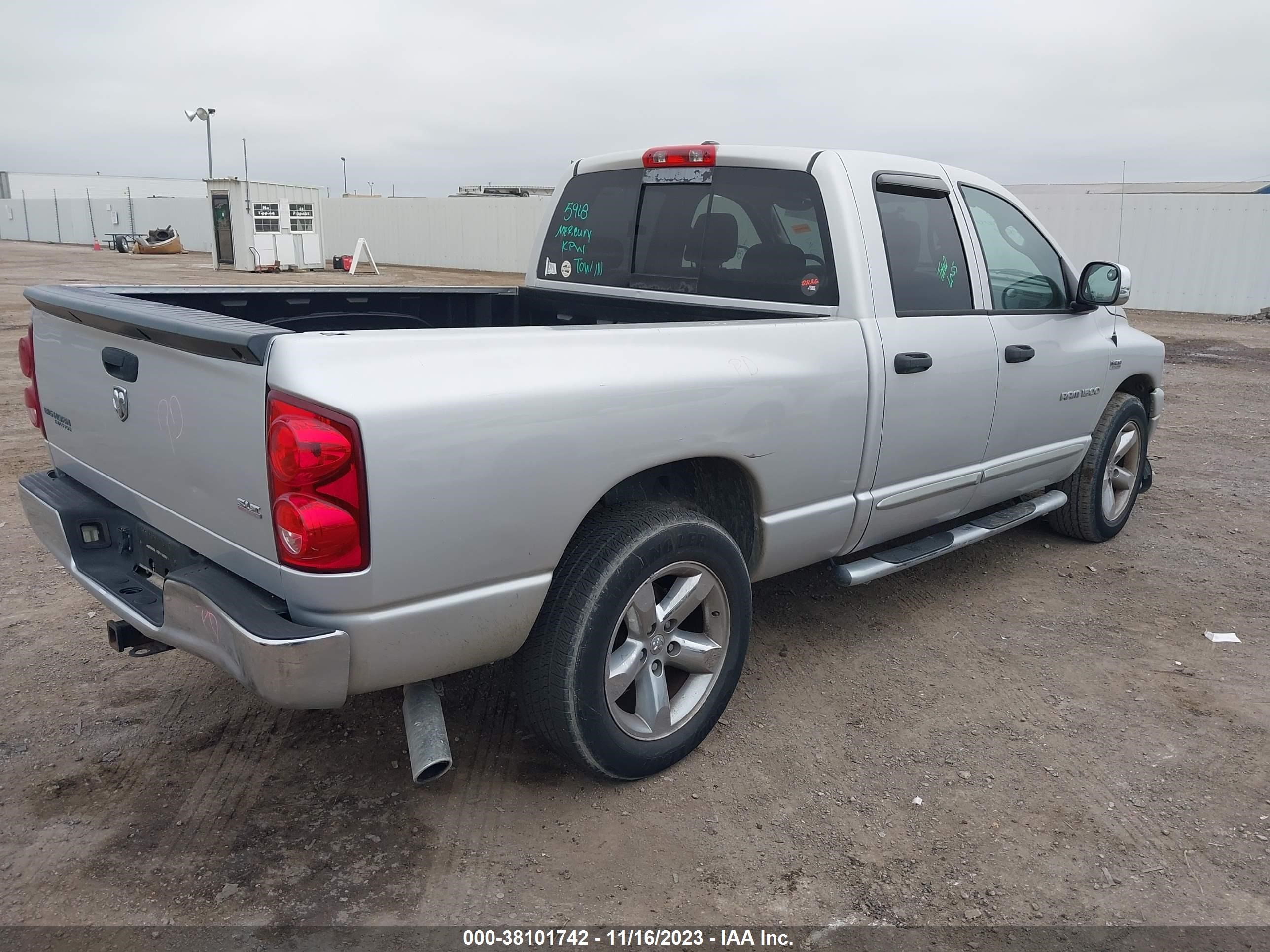 Photo 3 VIN: 1D7HA18217S132121 - DODGE RAM 