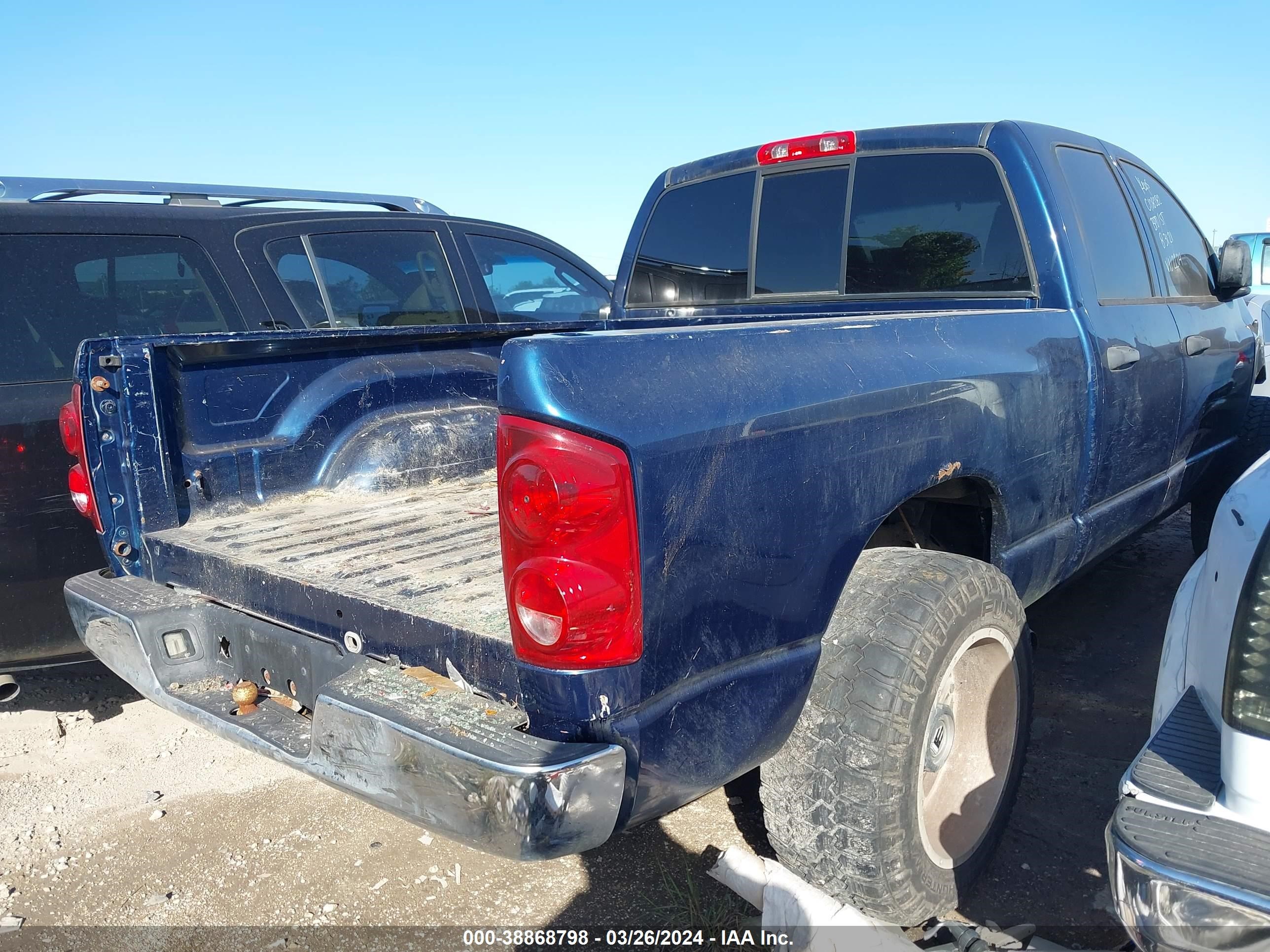 Photo 3 VIN: 1D7HA18218J132515 - DODGE RAM 