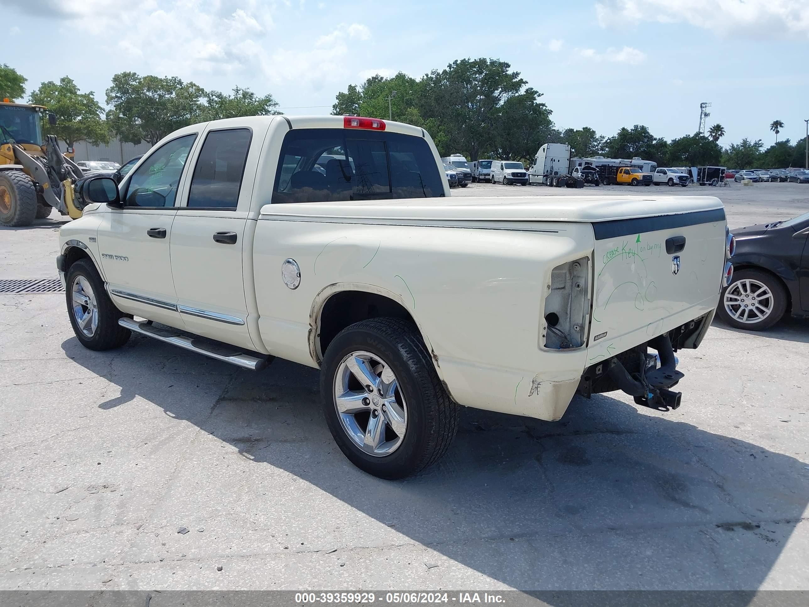 Photo 2 VIN: 1D7HA18227J607863 - DODGE RAM 