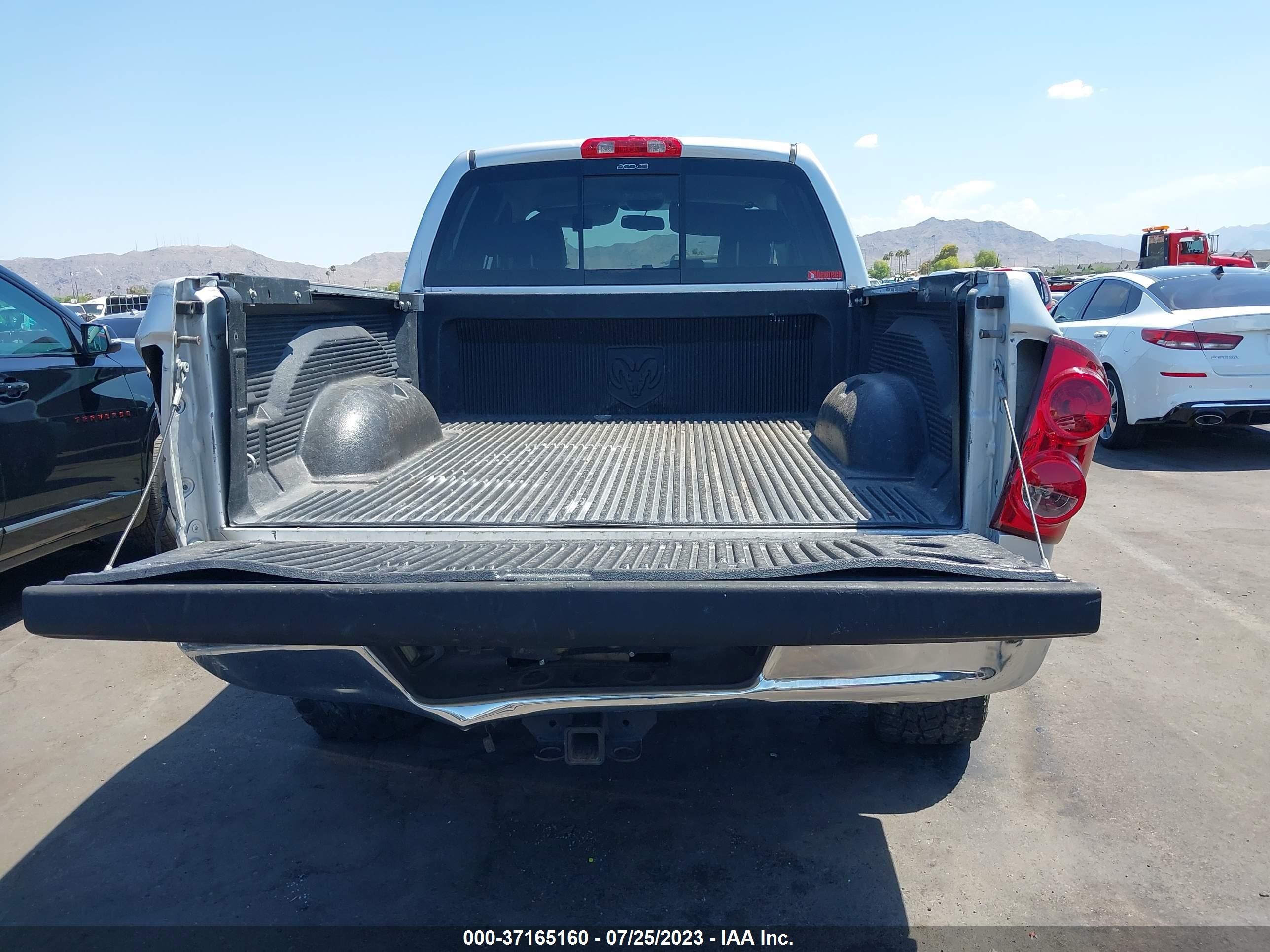 Photo 5 VIN: 1D7HA18237S219101 - DODGE RAM 