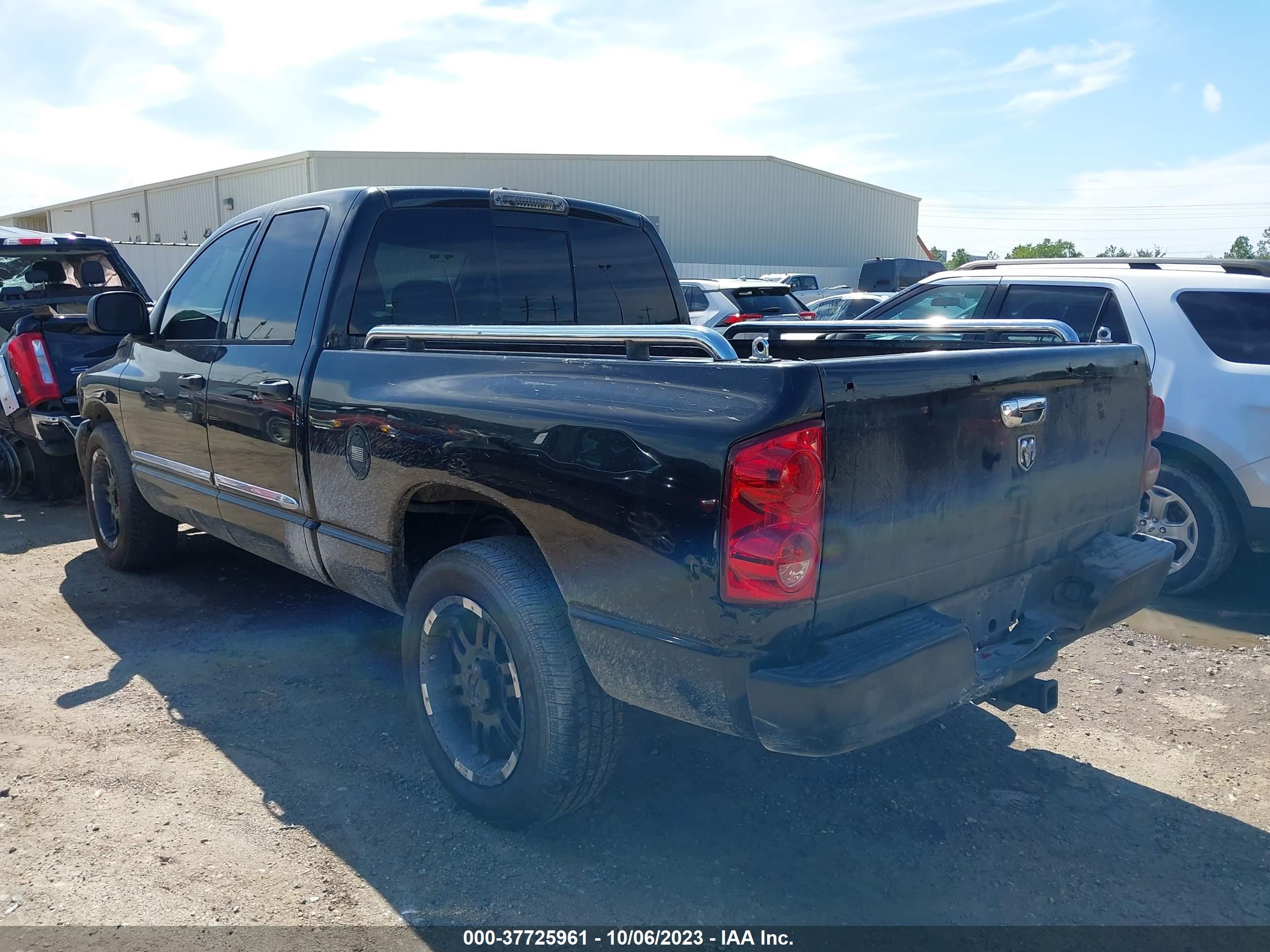 Photo 3 VIN: 1D7HA18238S599722 - DODGE RAM 