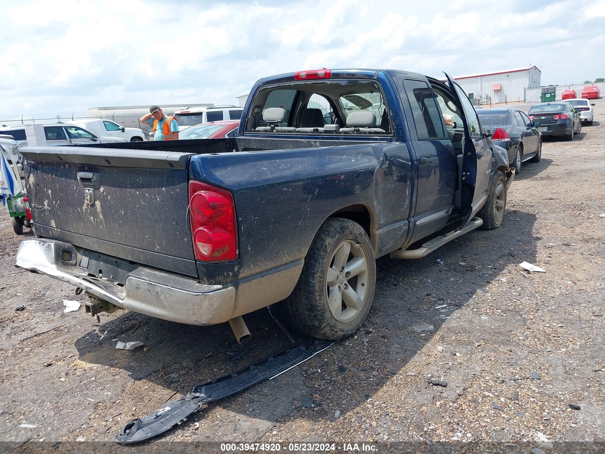 Photo 3 VIN: 1D7HA18247J618668 - DODGE RAM 