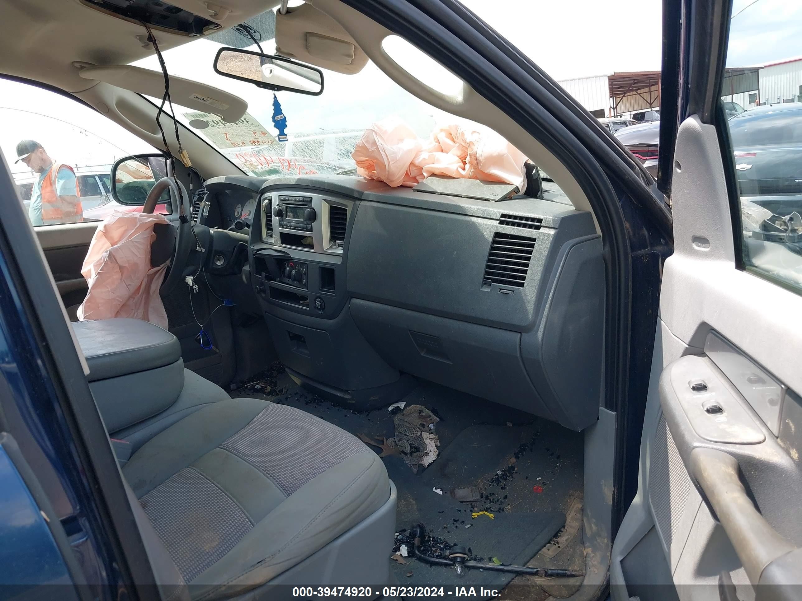 Photo 4 VIN: 1D7HA18247J618668 - DODGE RAM 