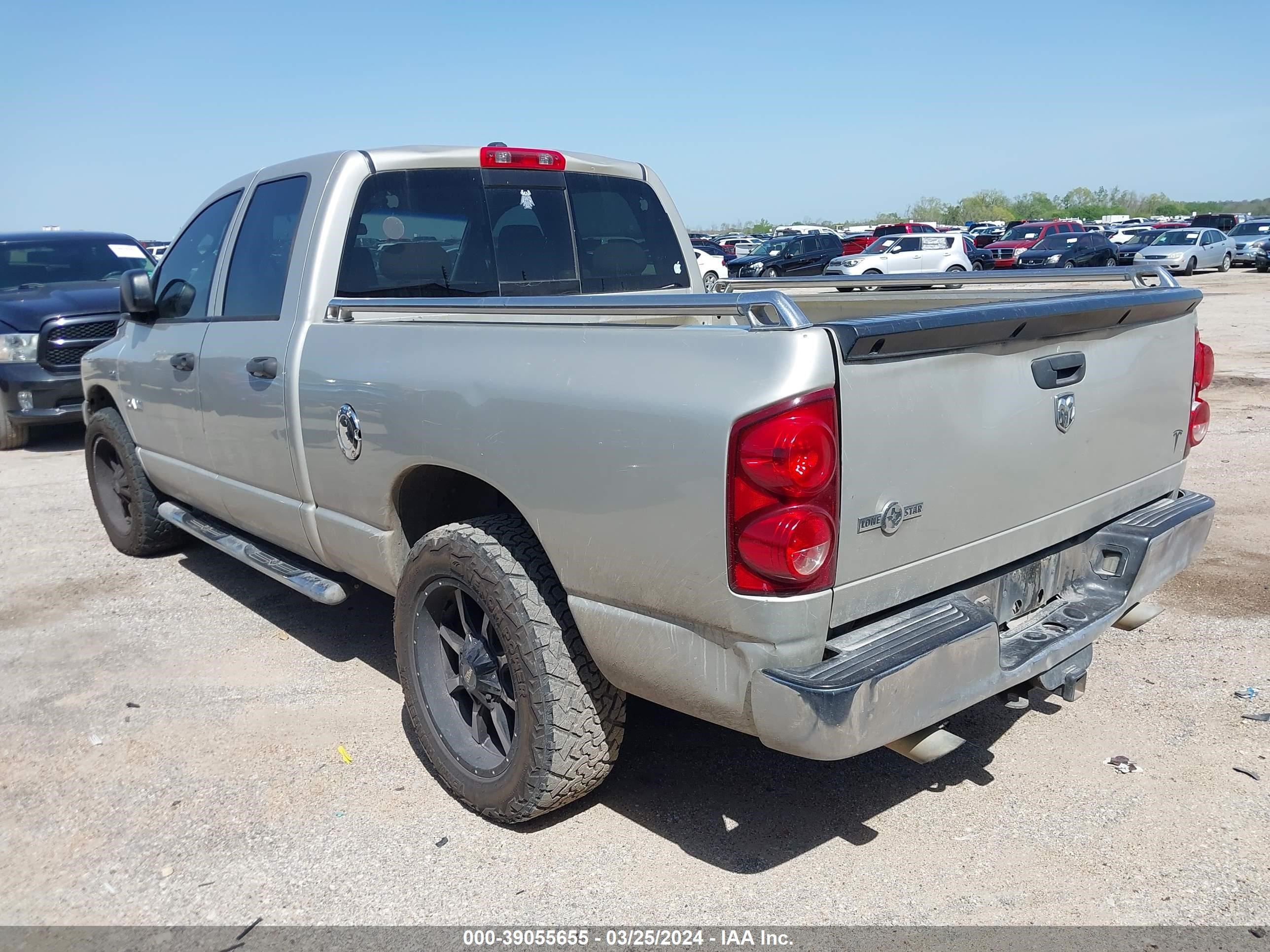 Photo 2 VIN: 1D7HA18288J241974 - DODGE RAM 