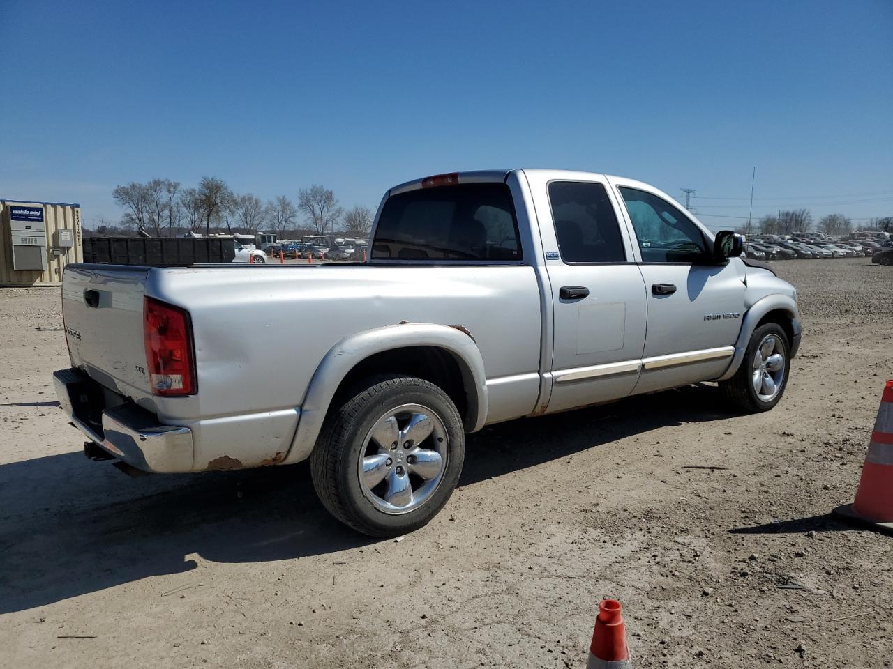 Photo 2 VIN: 1D7HA18D13S242713 - DODGE RAM 