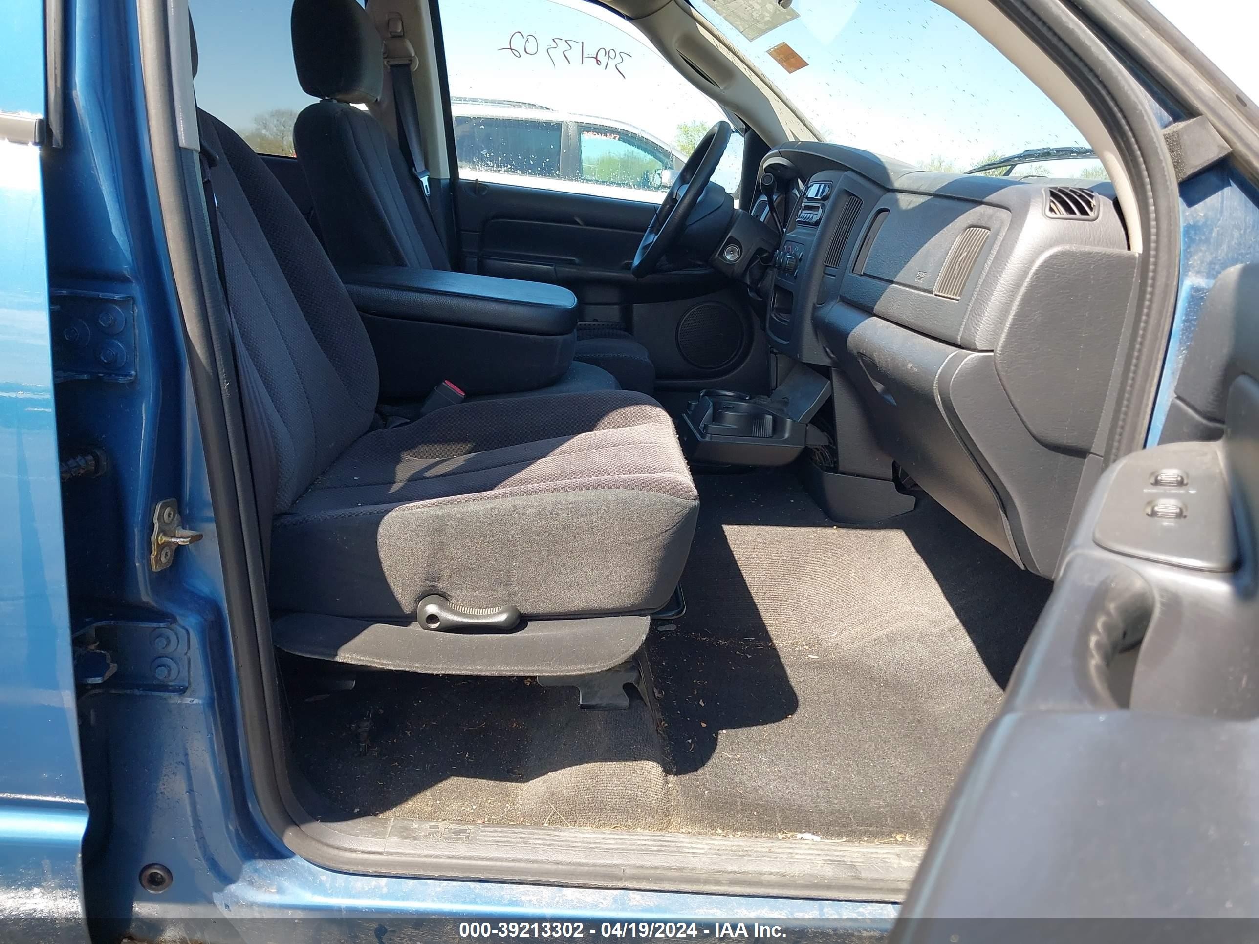 Photo 4 VIN: 1D7HA18D33S320103 - DODGE RAM 