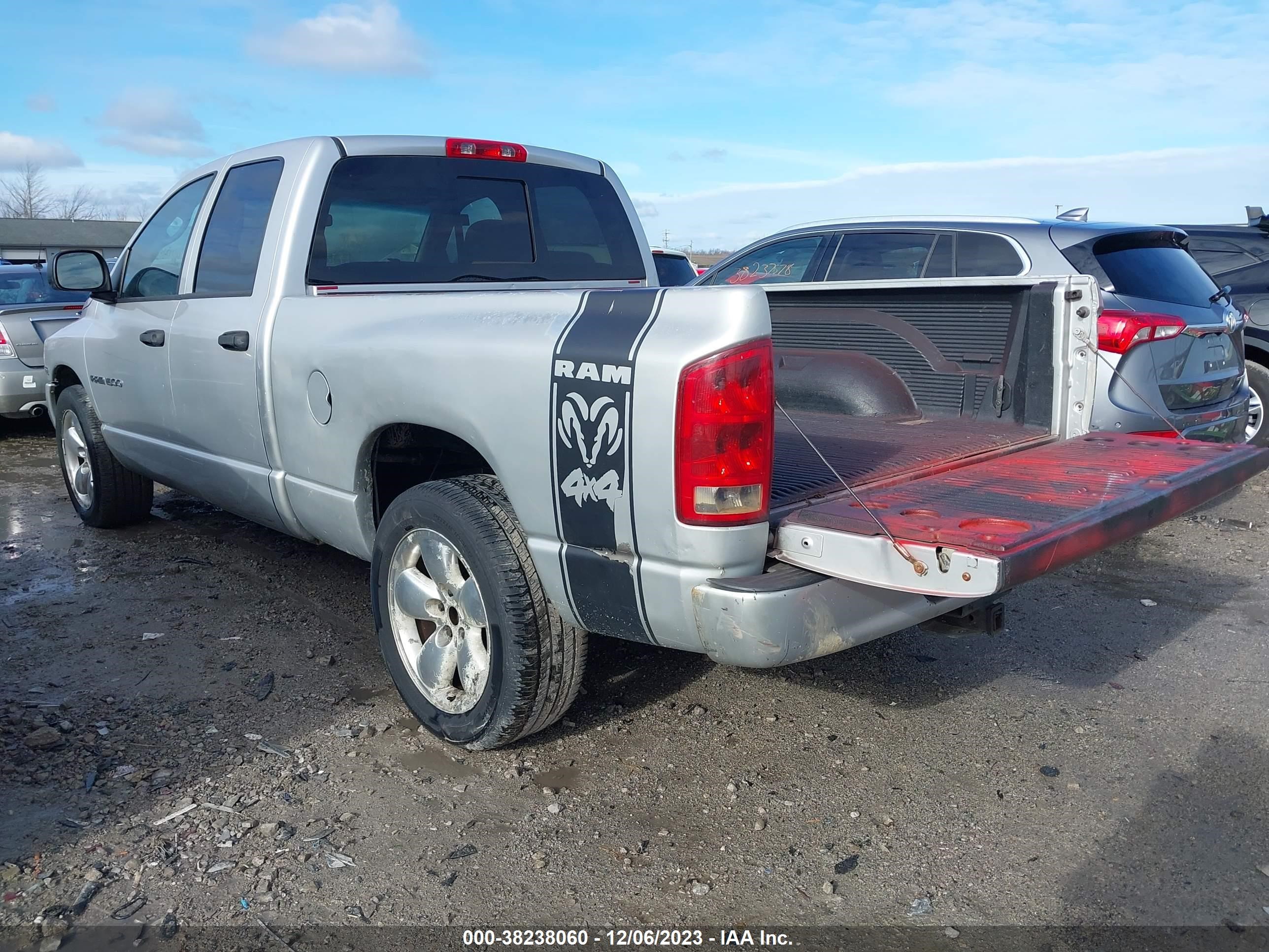 Photo 2 VIN: 1D7HA18D53S371036 - DODGE RAM 