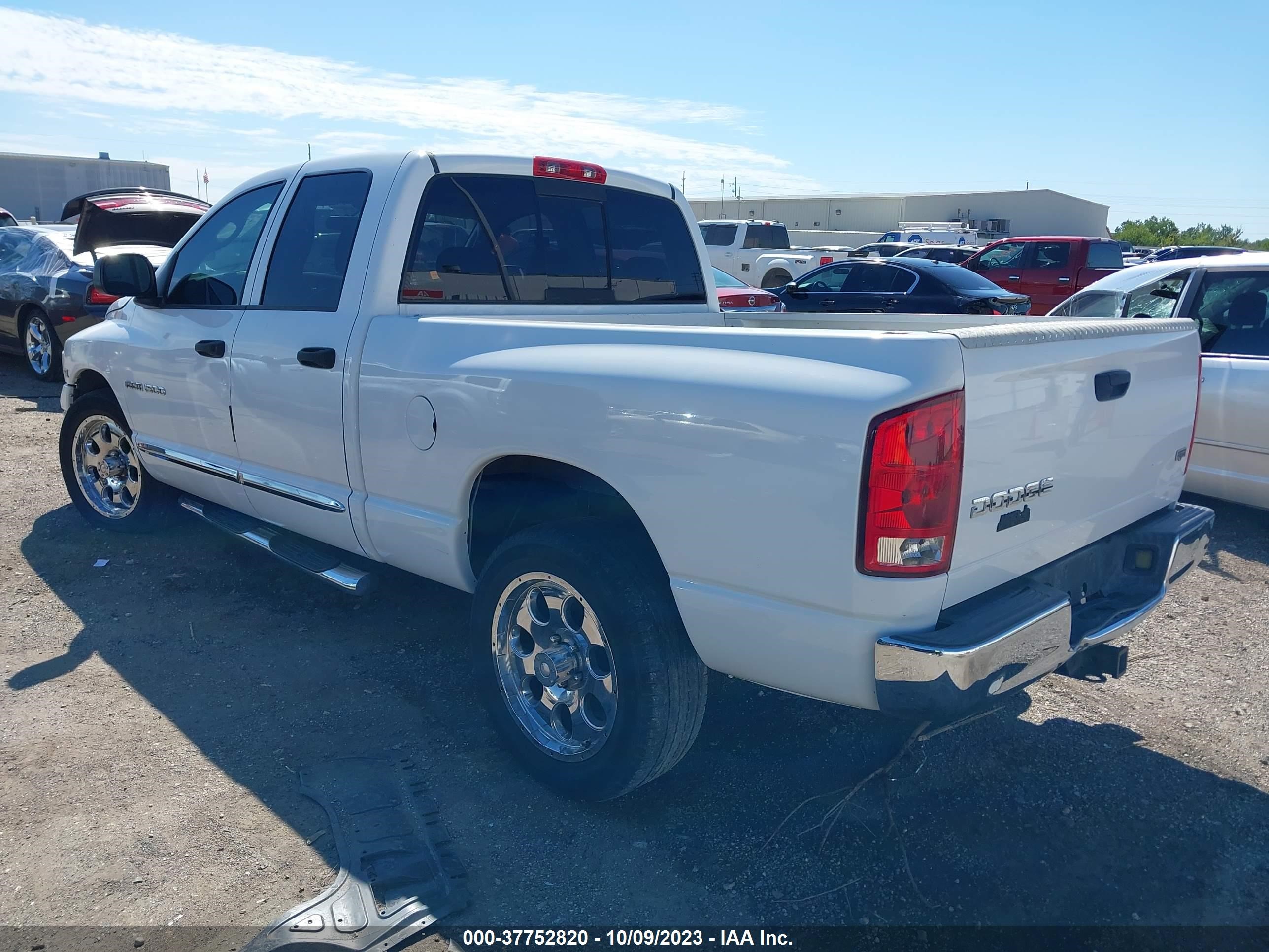 Photo 2 VIN: 1D7HA18D74S672702 - DODGE RAM 