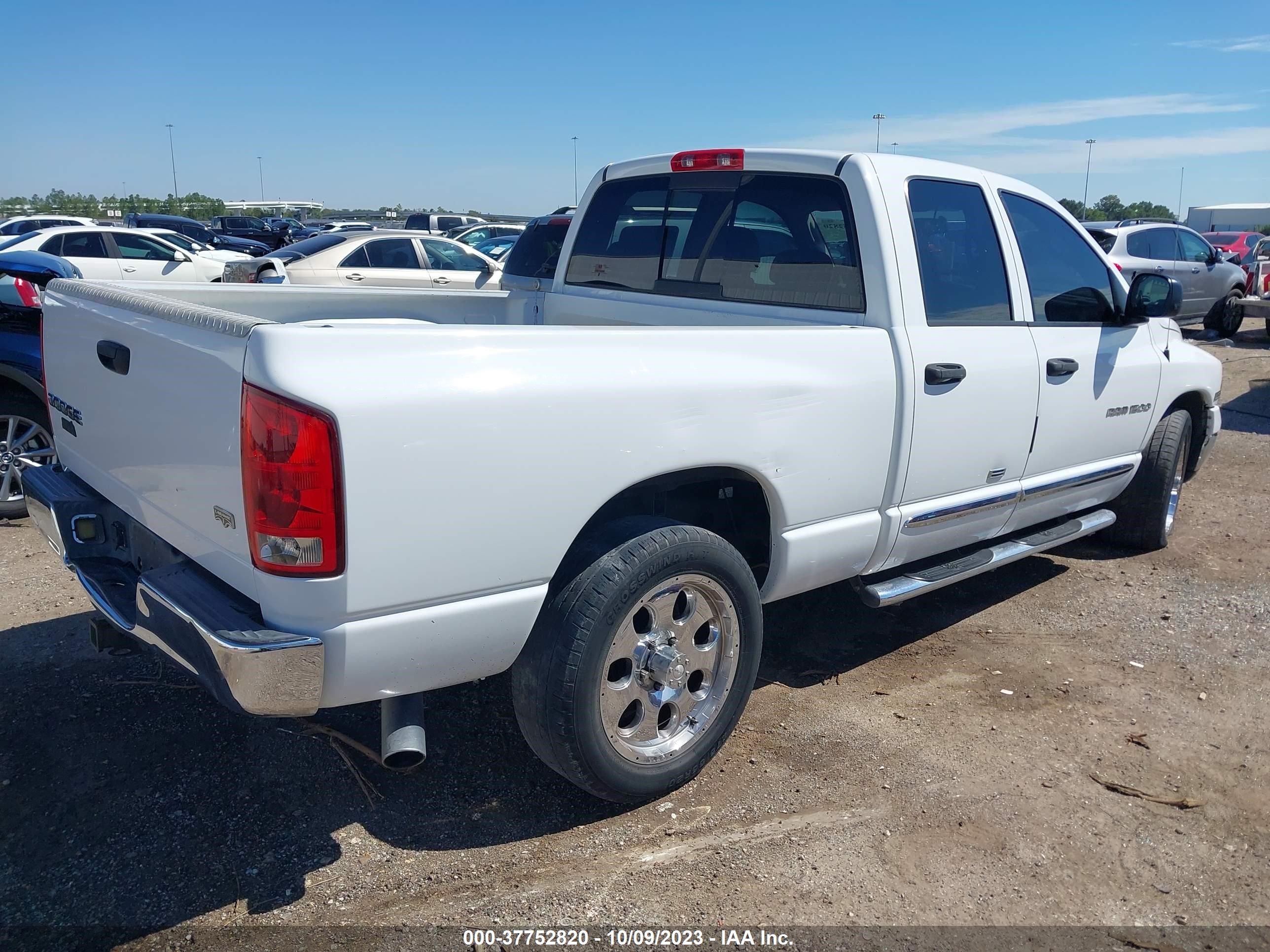 Photo 3 VIN: 1D7HA18D74S672702 - DODGE RAM 