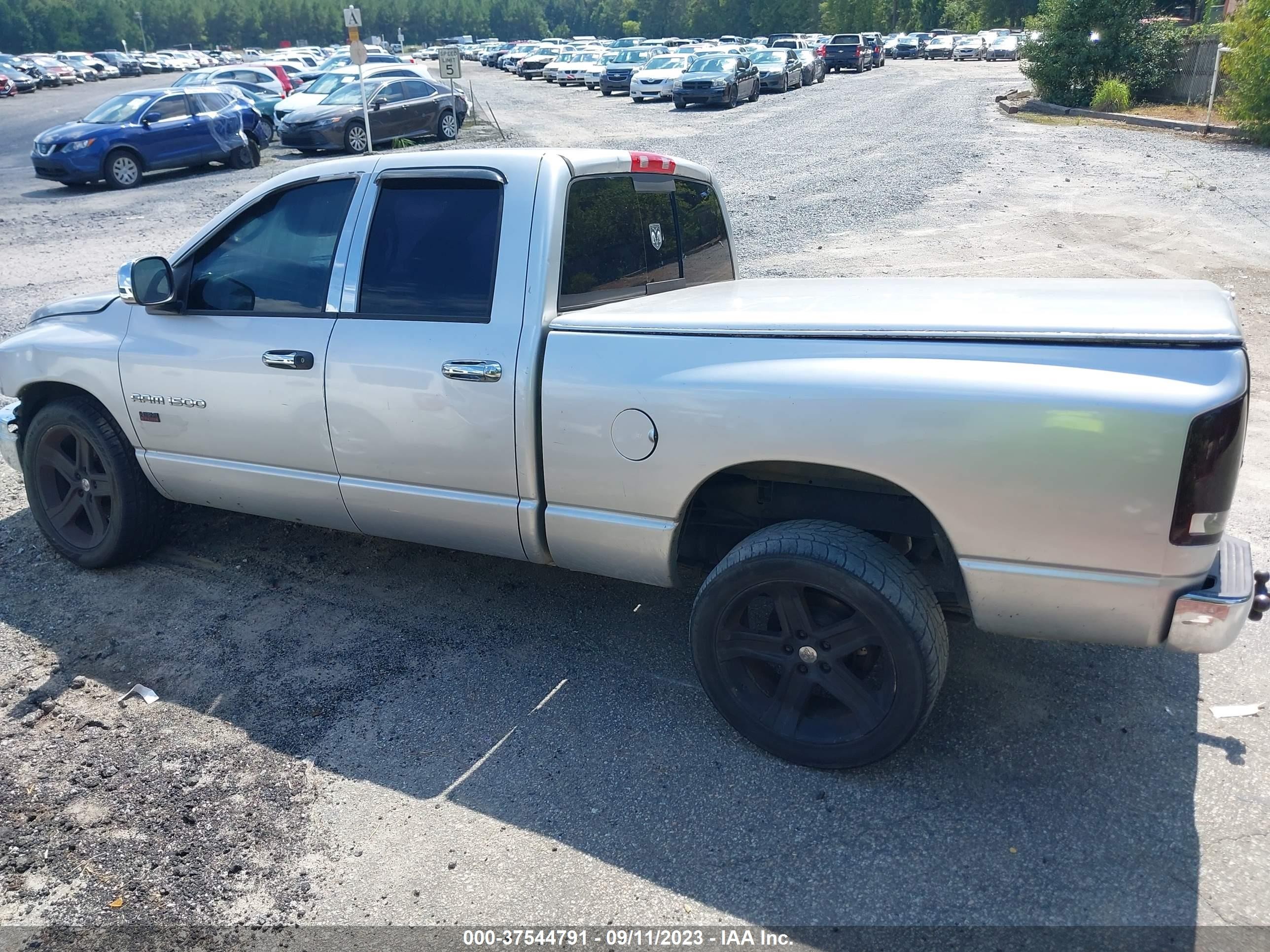 Photo 2 VIN: 1D7HA18D94J144987 - DODGE RAM 