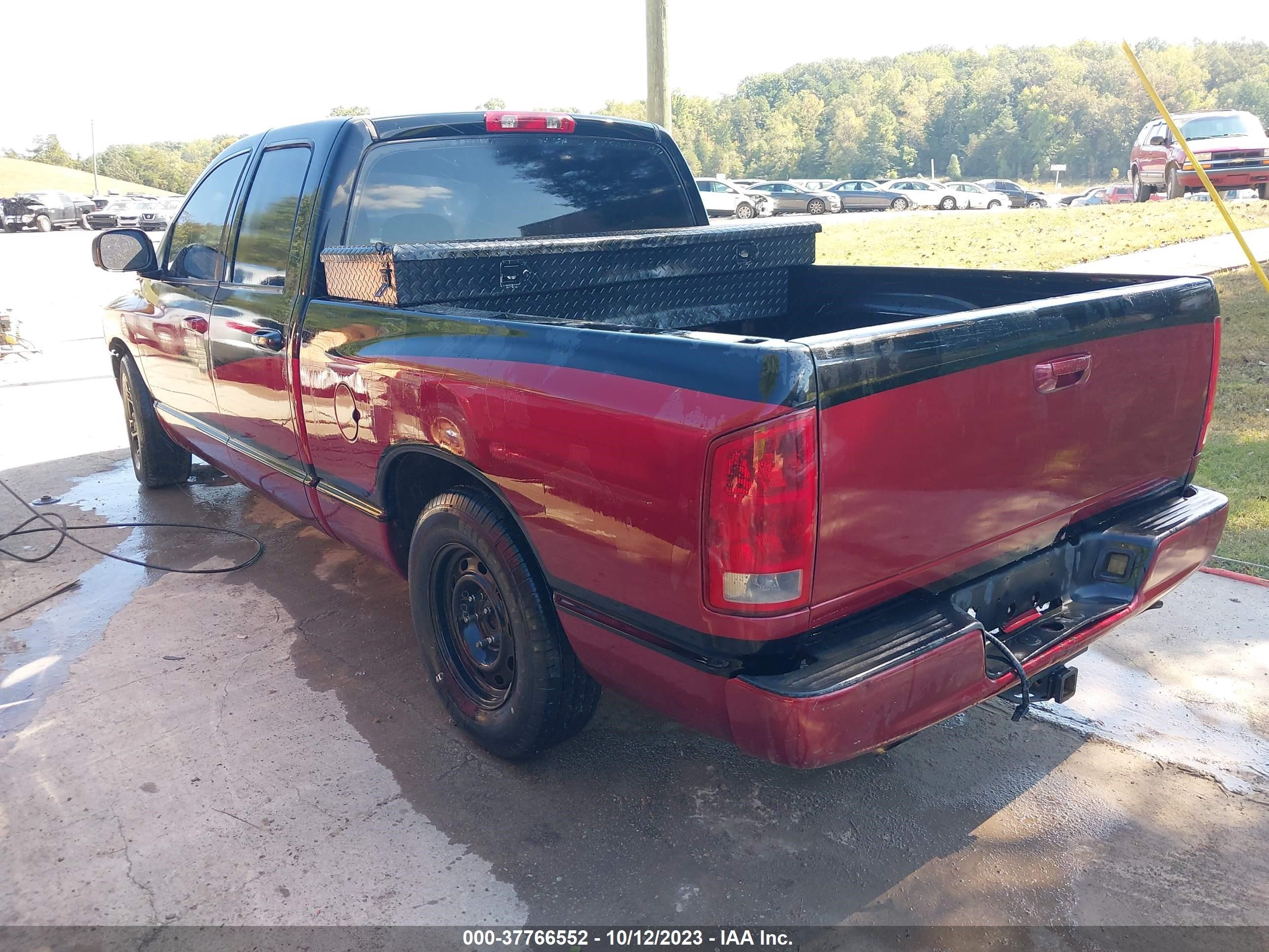 Photo 2 VIN: 1D7HA18DX5J537849 - DODGE RAM 