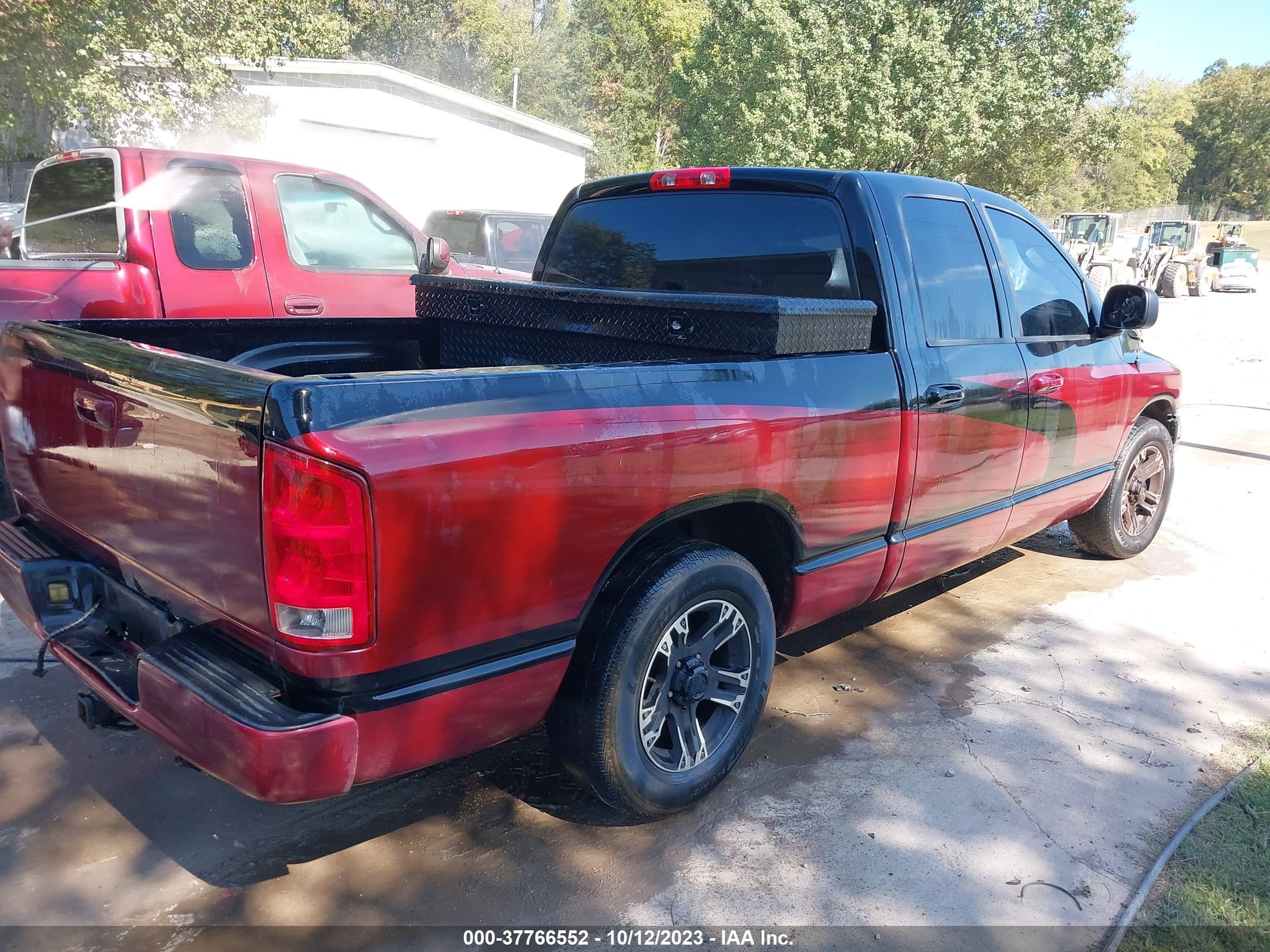 Photo 3 VIN: 1D7HA18DX5J537849 - DODGE RAM 