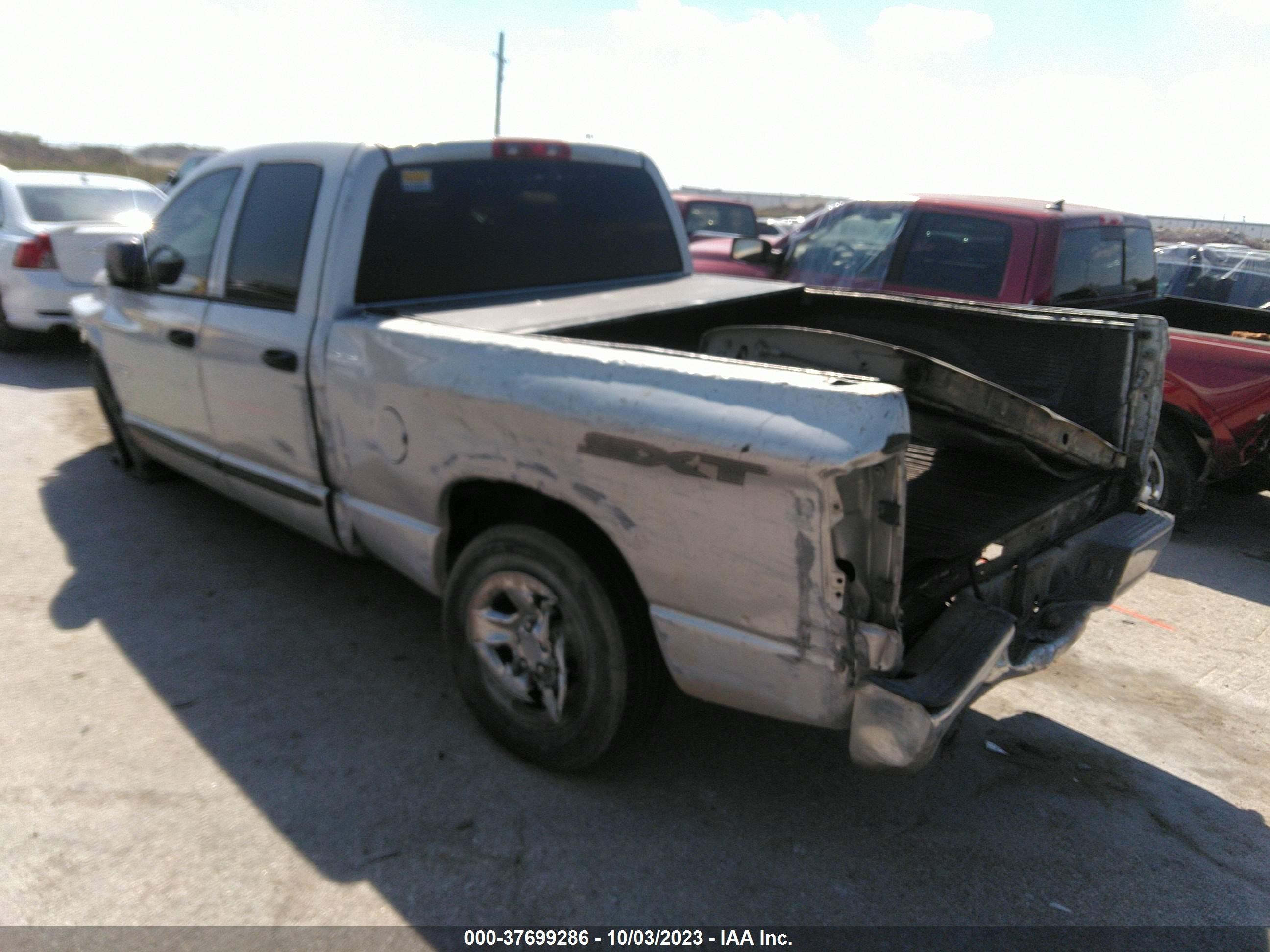 Photo 2 VIN: 1D7HA18K18J235790 - DODGE RAM 