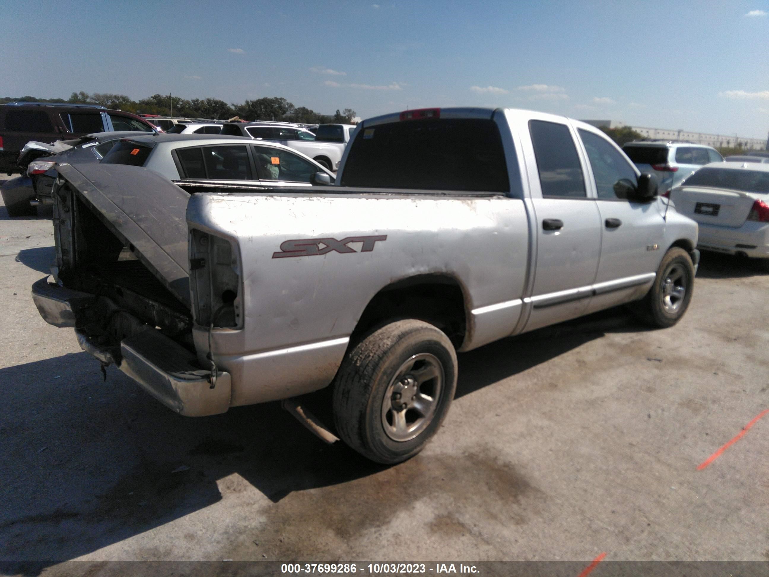 Photo 3 VIN: 1D7HA18K18J235790 - DODGE RAM 