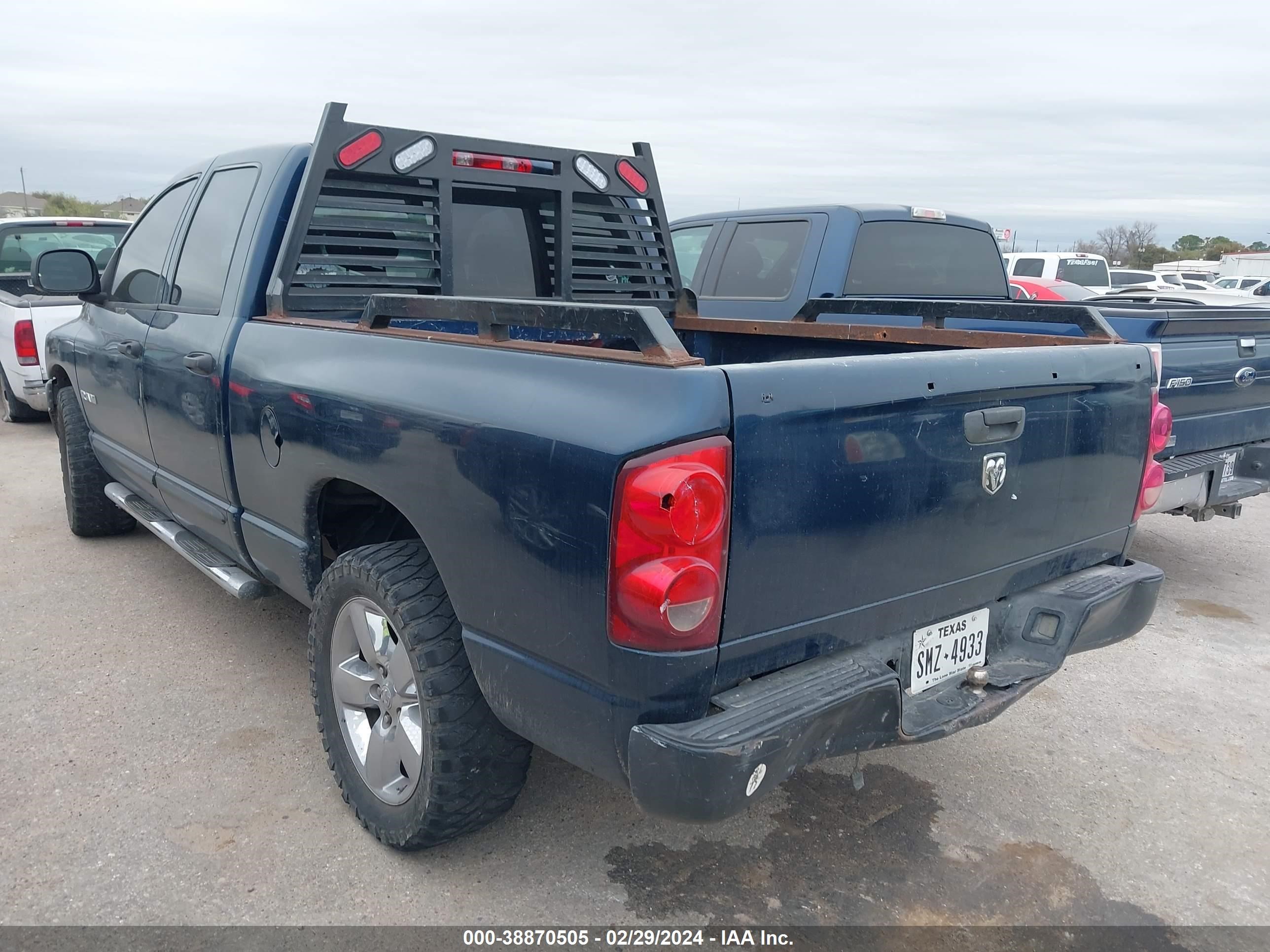 Photo 2 VIN: 1D7HA18K28J104772 - DODGE RAM 