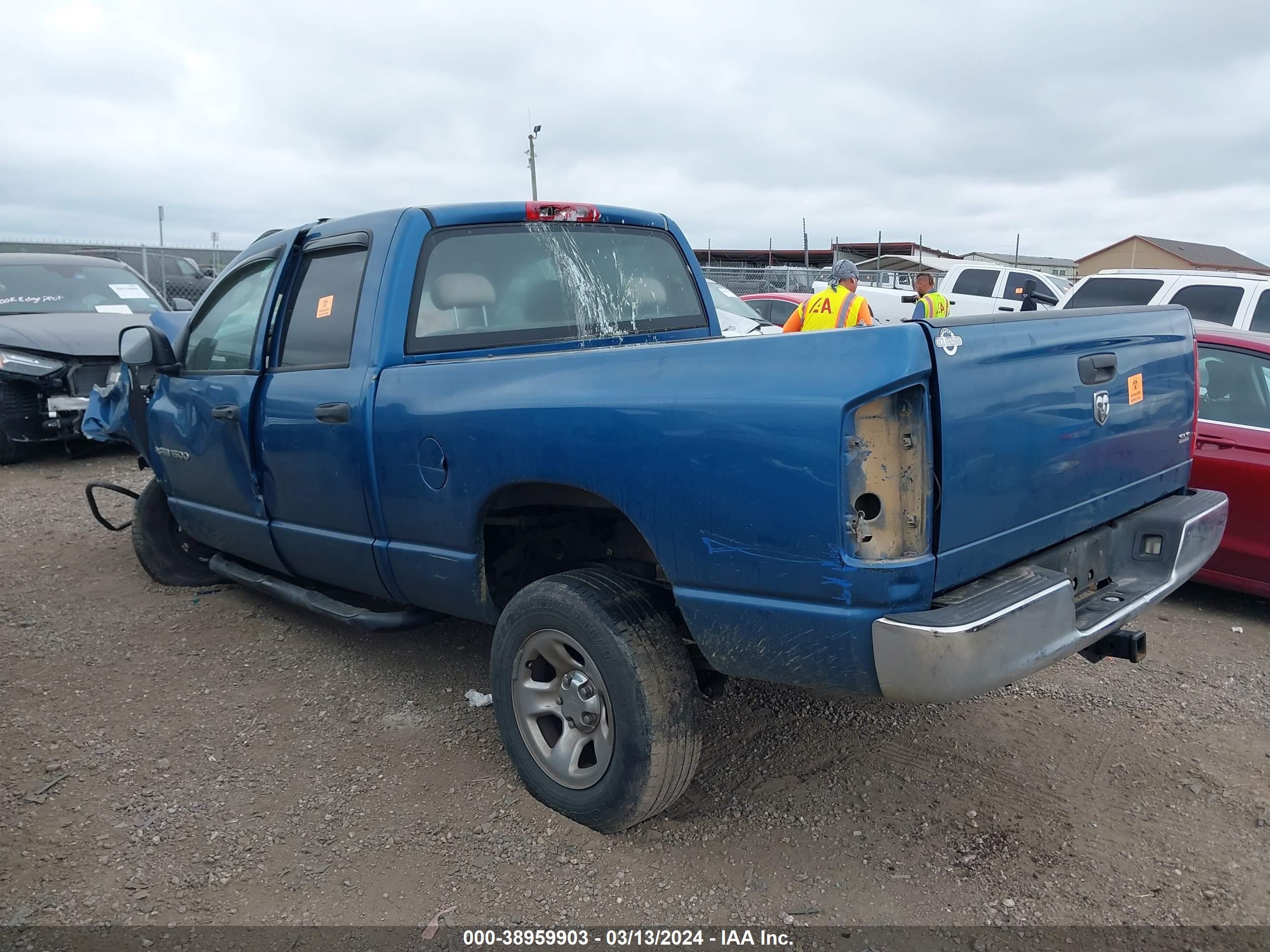 Photo 2 VIN: 1D7HA18N05S267579 - DODGE RAM 