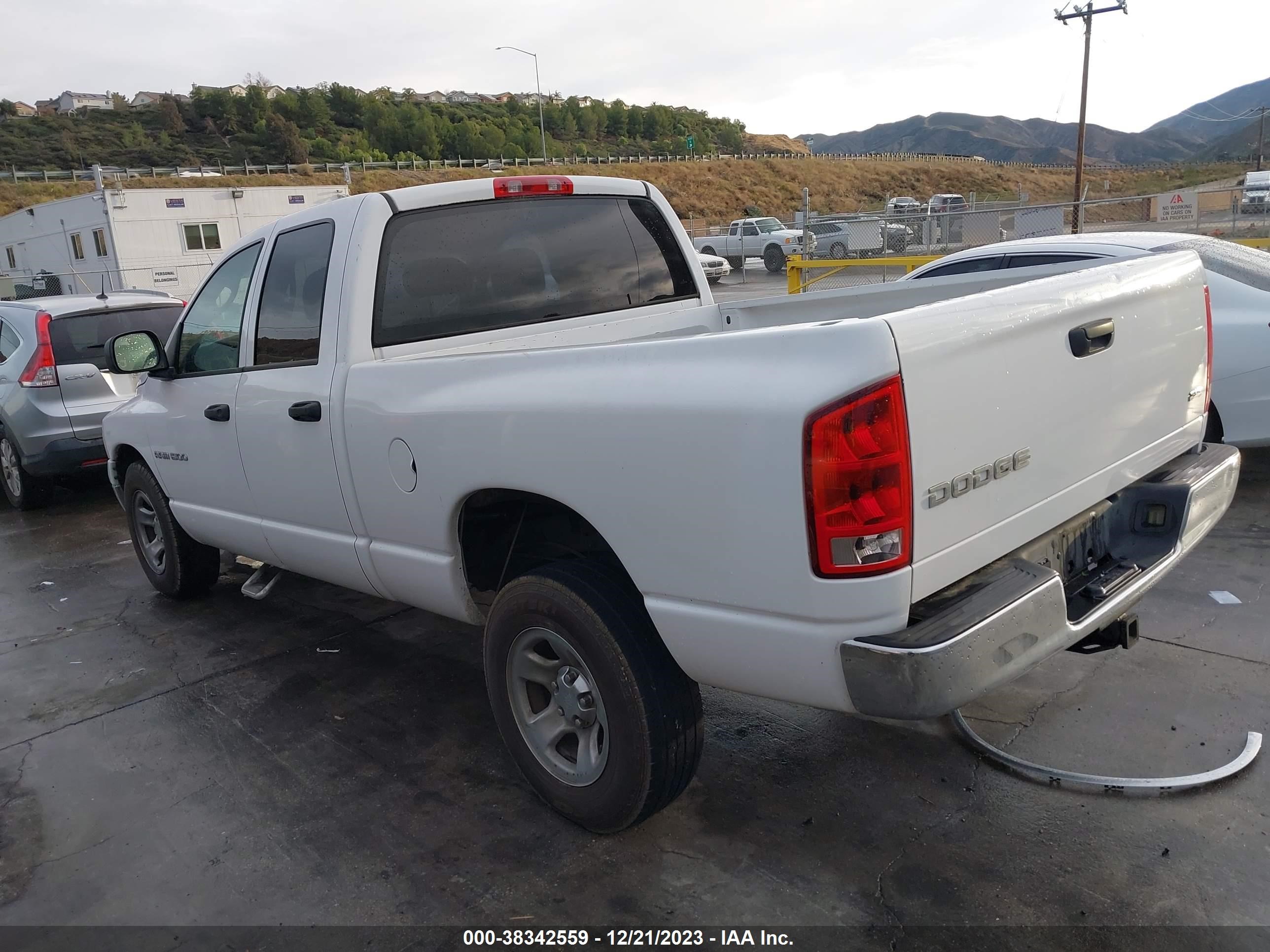 Photo 2 VIN: 1D7HA18N14J275937 - DODGE RAM 