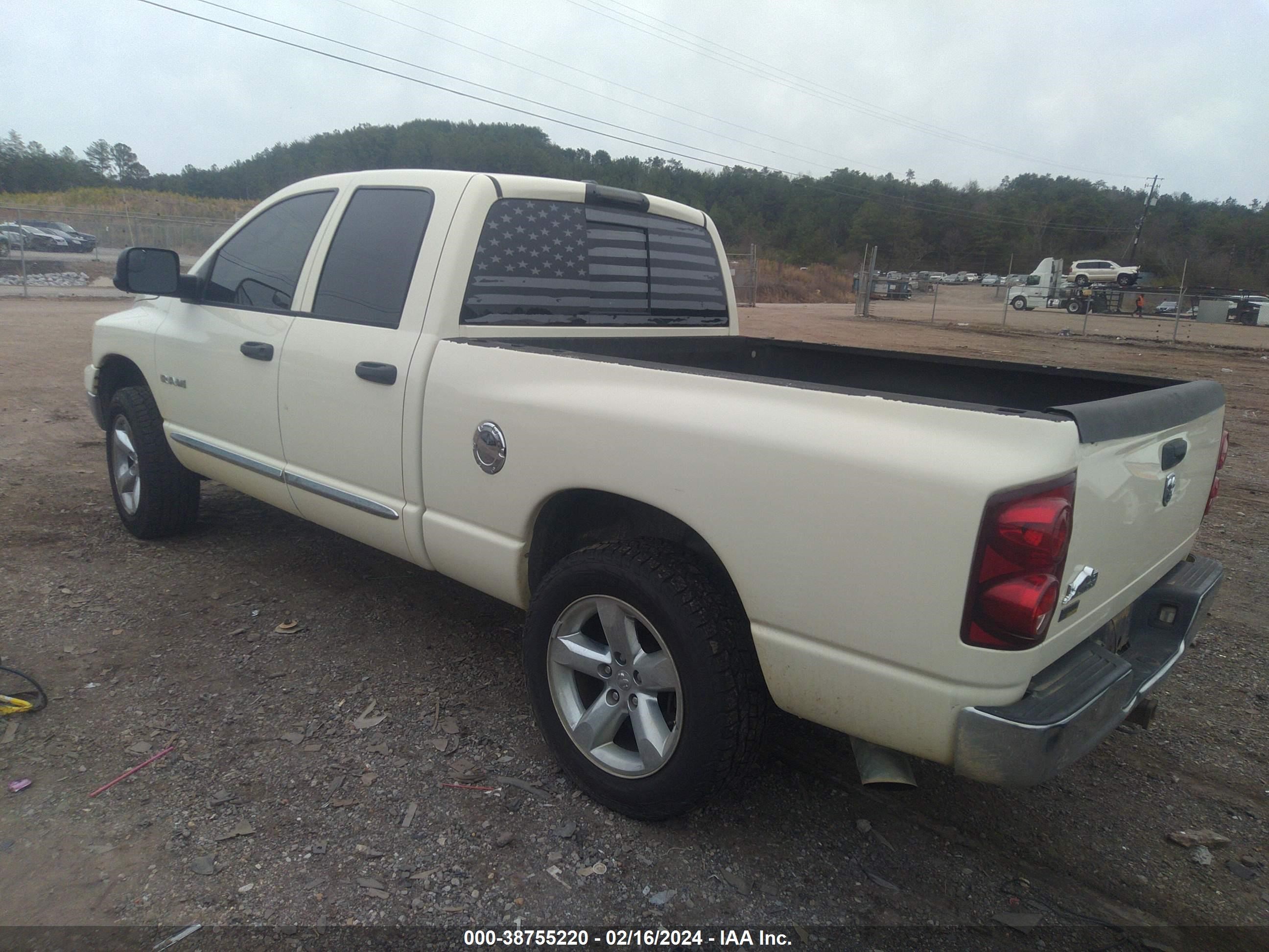 Photo 2 VIN: 1D7HA18N18J209796 - DODGE RAM 