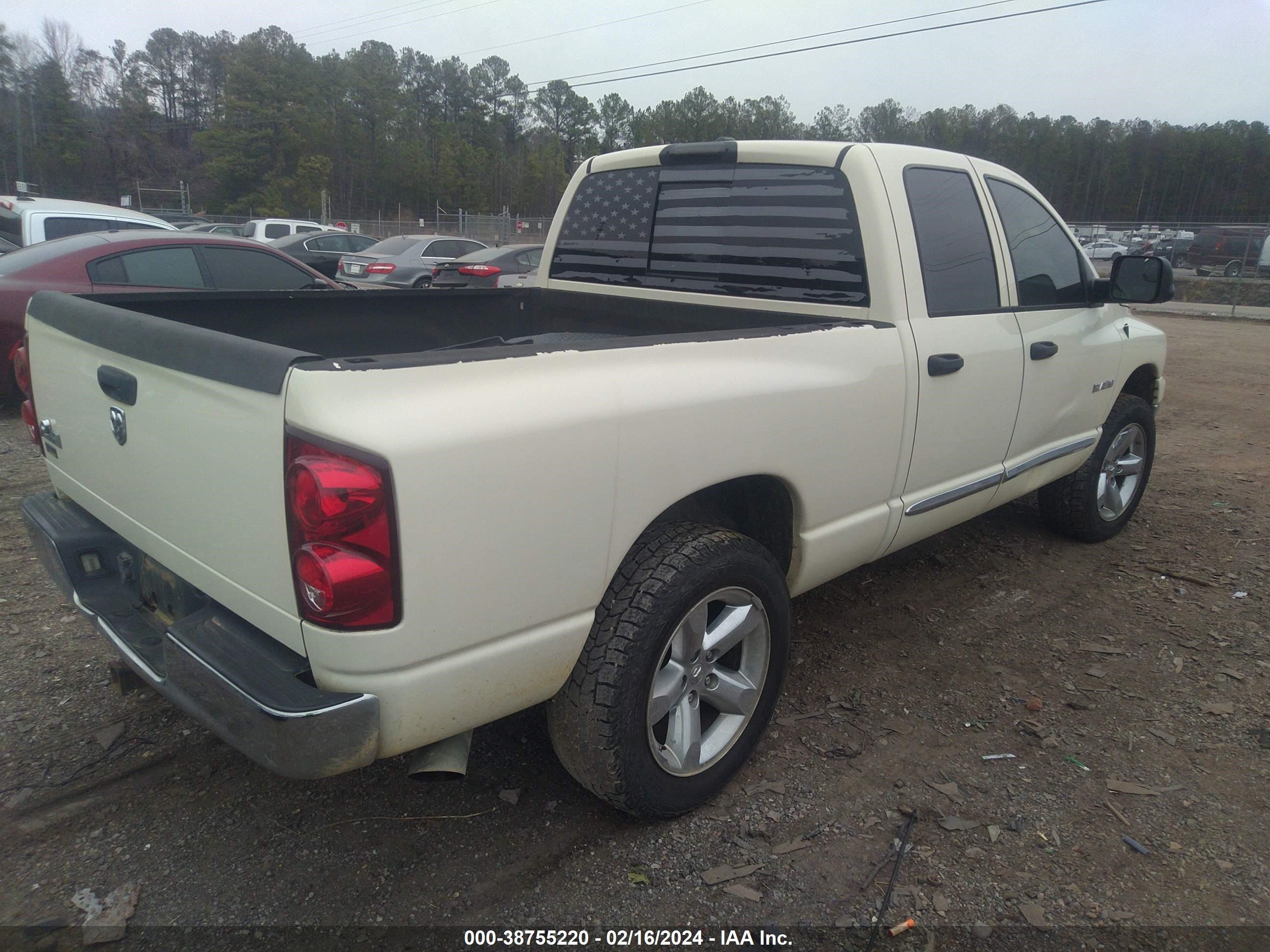 Photo 3 VIN: 1D7HA18N18J209796 - DODGE RAM 