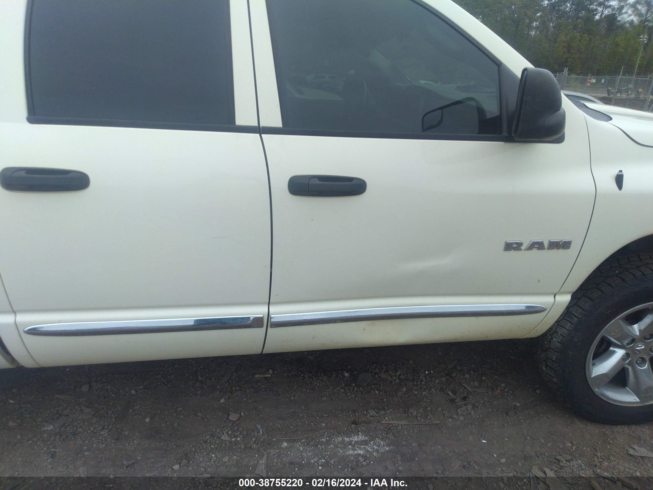 Photo 5 VIN: 1D7HA18N18J209796 - DODGE RAM 